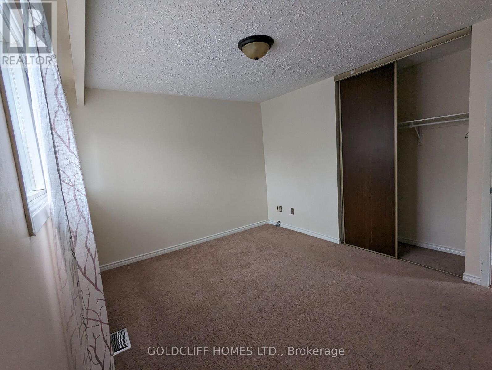 35 Dawson Crescent, Brampton, Ontario  L6V 3M5 - Photo 6 - W12648768