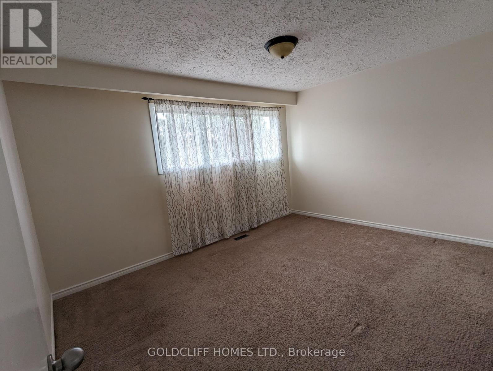 35 Dawson Crescent, Brampton, Ontario  L6V 3M5 - Photo 7 - W12648768