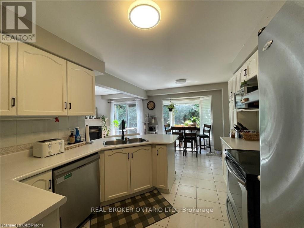 39 Sable Drive, Hamilton, Ontario  L9K 1K9 - Photo 5 - X12648698