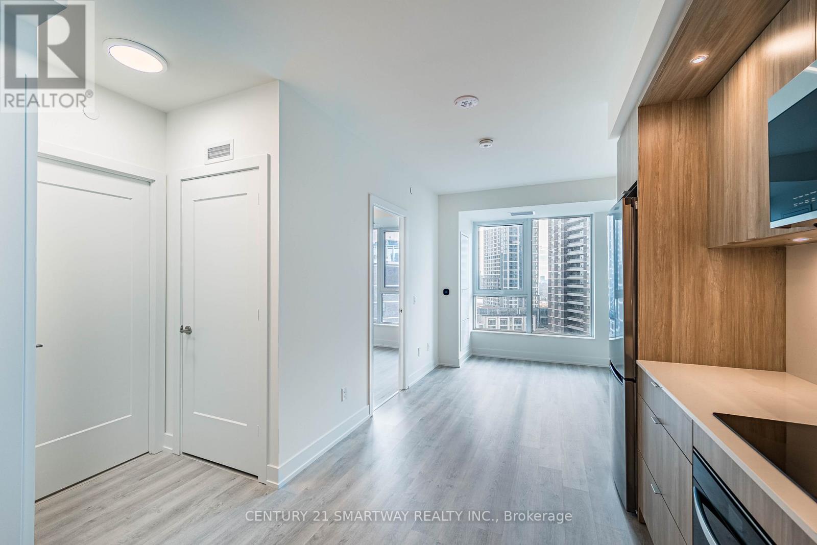 1105 - 60 Central Park Roadway, Toronto, Ontario  M9A 0E6 - Photo 15 - W12646278