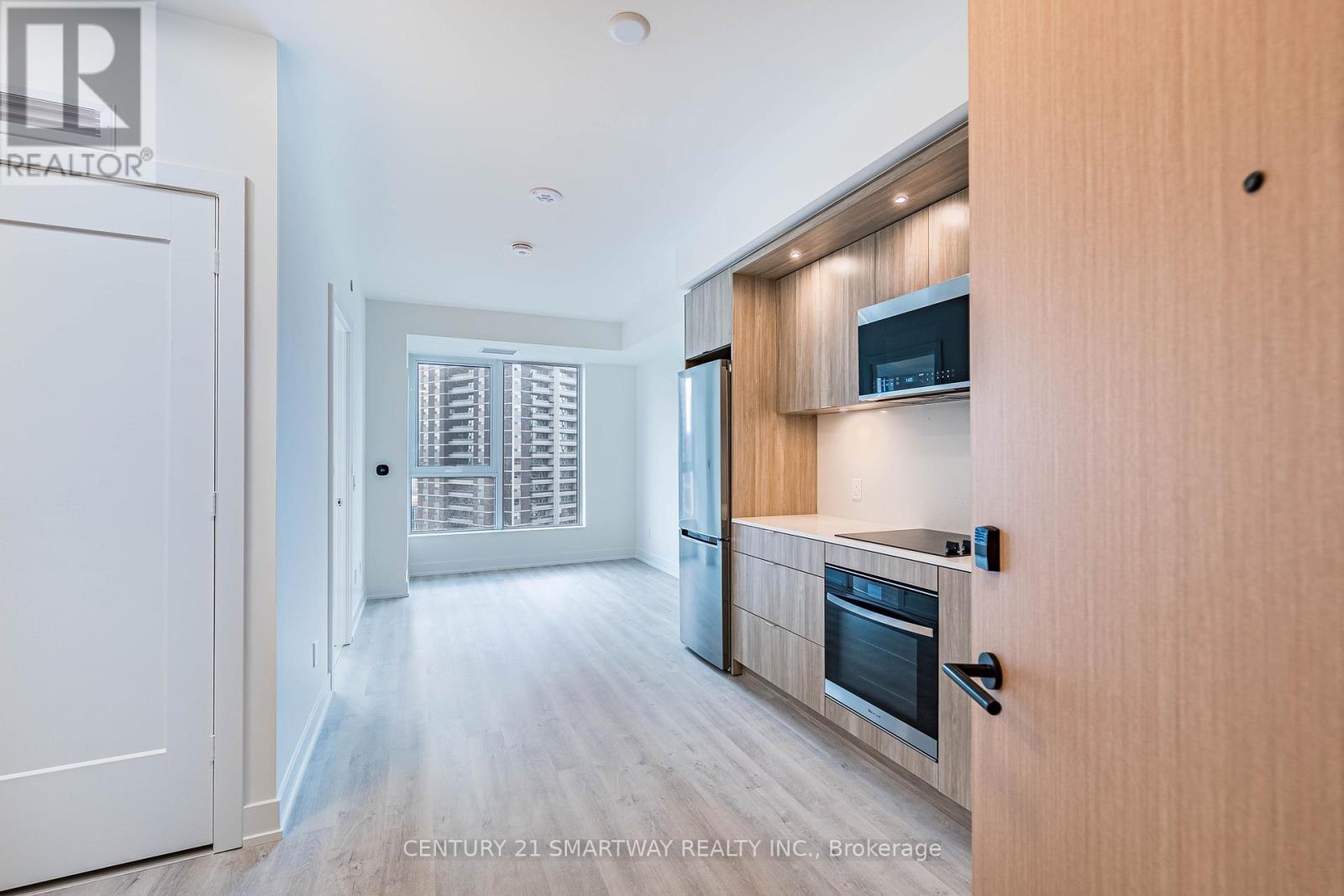 1105 - 60 Central Park Roadway, Toronto, Ontario  M9A 0E6 - Photo 6 - W12646278