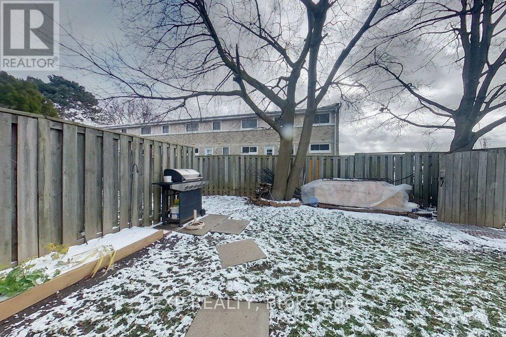 2 - 17 Gibson Drive, Kitchener, Ontario  N2B 2P3 - Photo 46 - X12588252