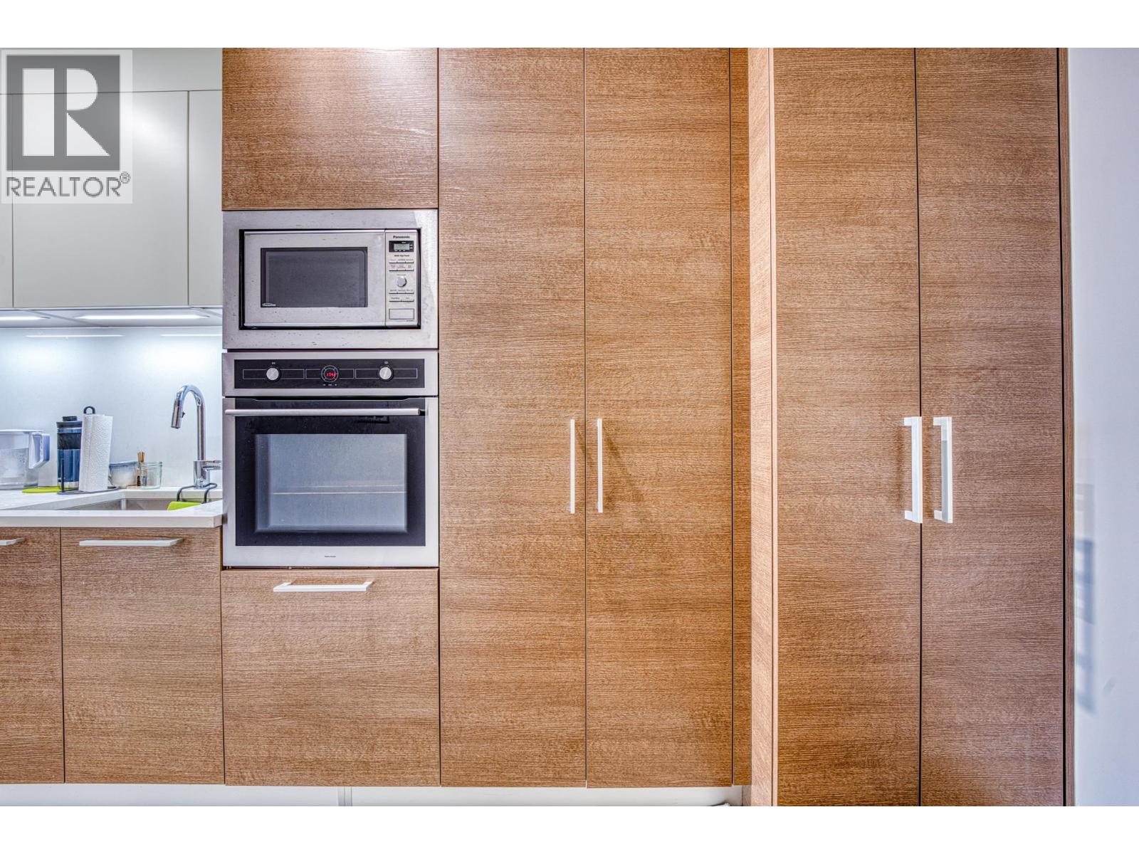 1806 285 E 10th Avenue, Vancouver, British Columbia  V5T 0H6 - Photo 3 - R3074303