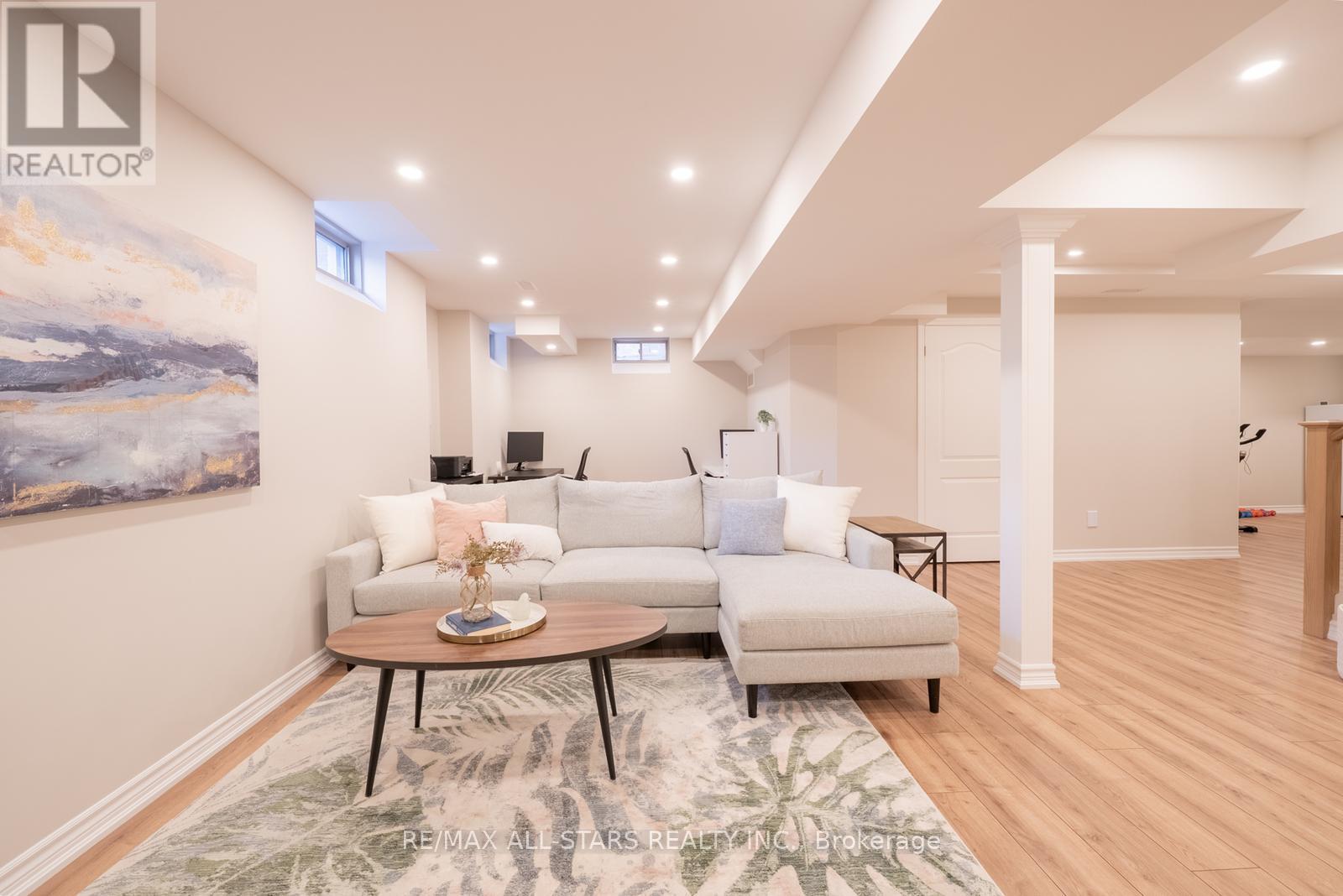 197 Boundary Boulevard, Whitchurch-Stouffville, Ontario  L4A 4W3 - Photo 37 - N12394070