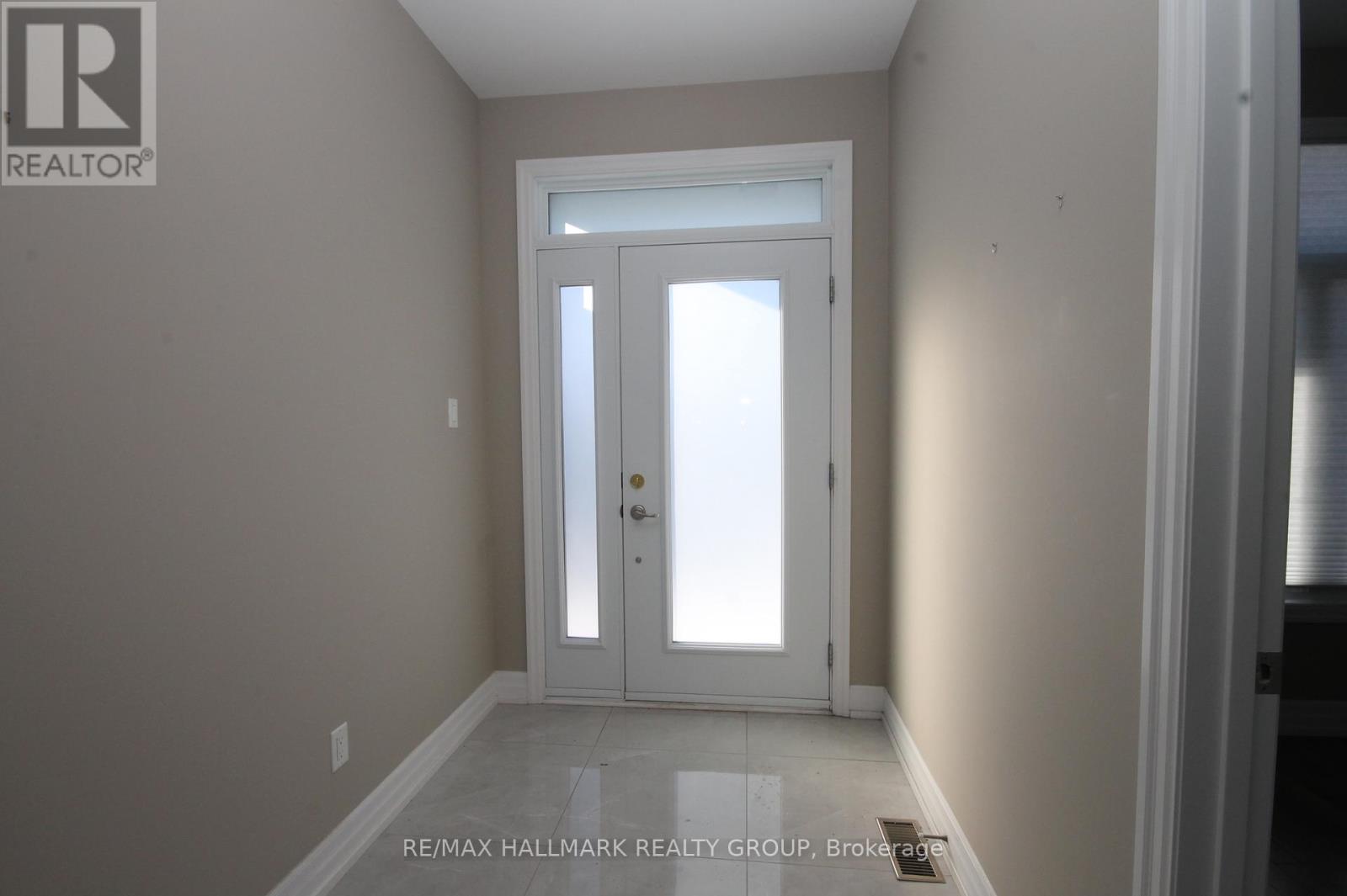 23 Solara Private, Clarence-Rockland, Ontario  K4K 0K9 - Photo 2 - X12648798