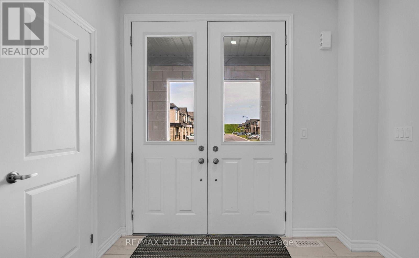 12 Vincena Road, Caledon, Ontario  L7C 1Z9 - Photo 3 - W12616122