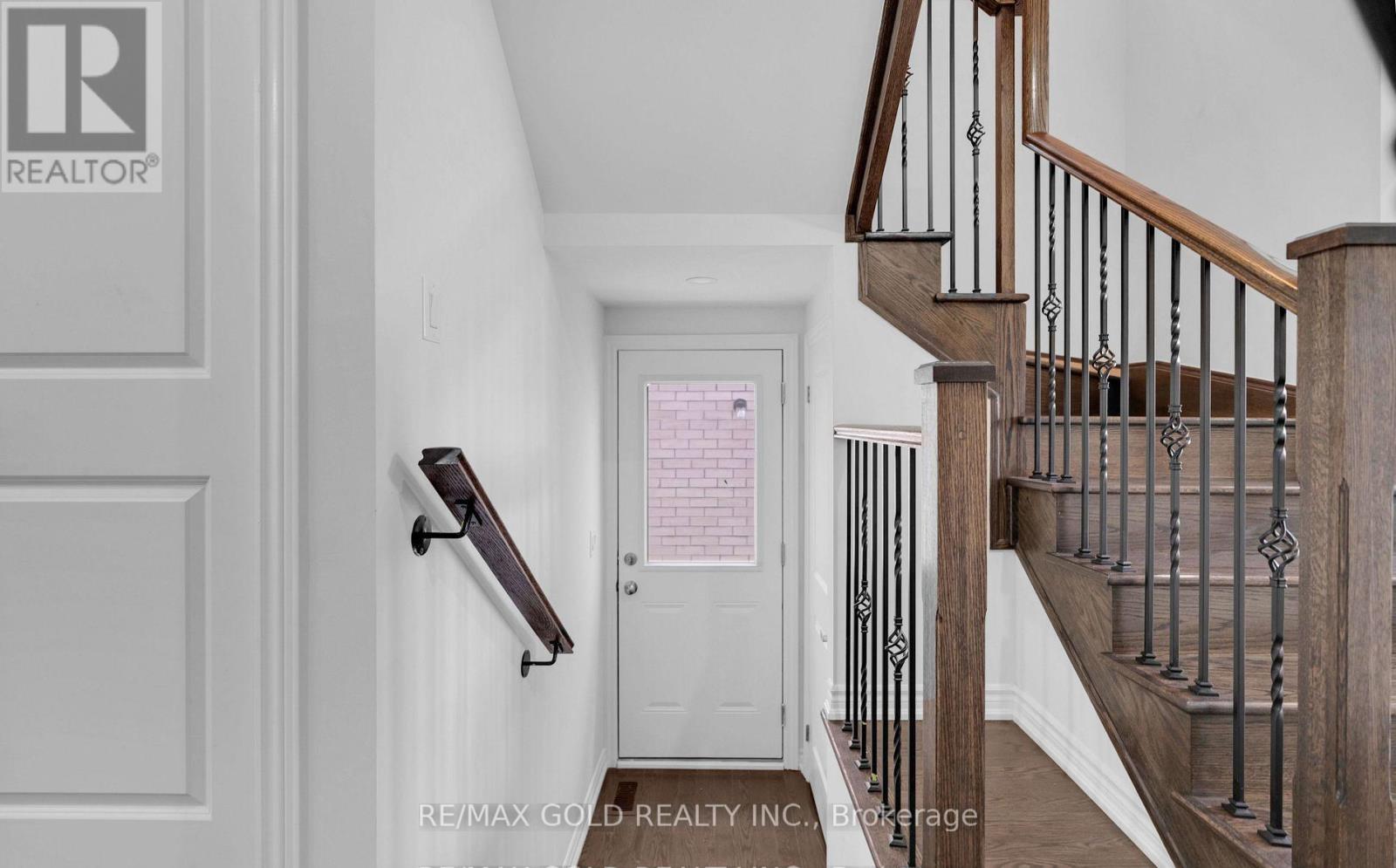 12 Vincena Road, Caledon, Ontario  L7C 1Z9 - Photo 5 - W12616122