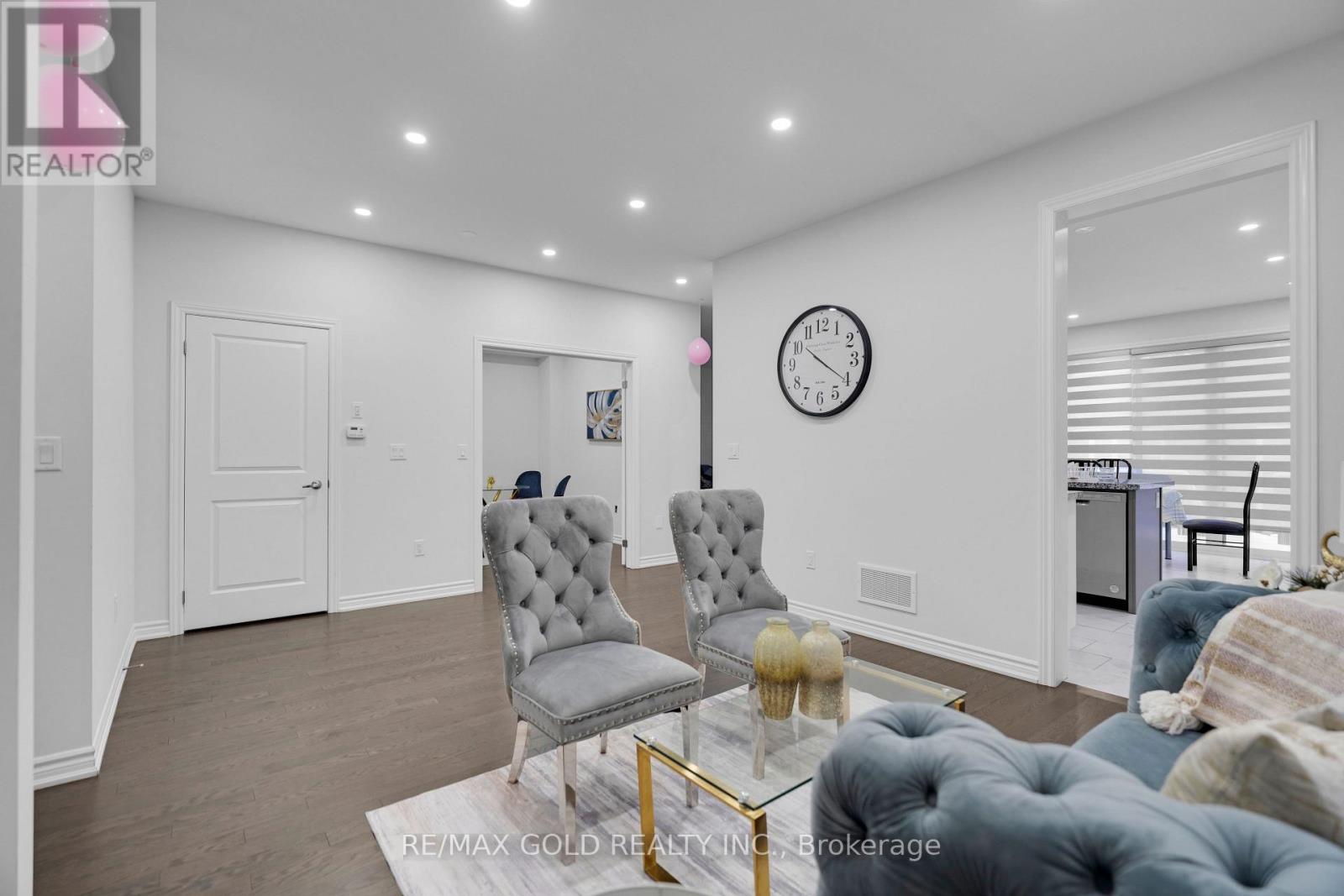 12 Vincena Road, Caledon, Ontario  L7C 1Z9 - Photo 9 - W12616122