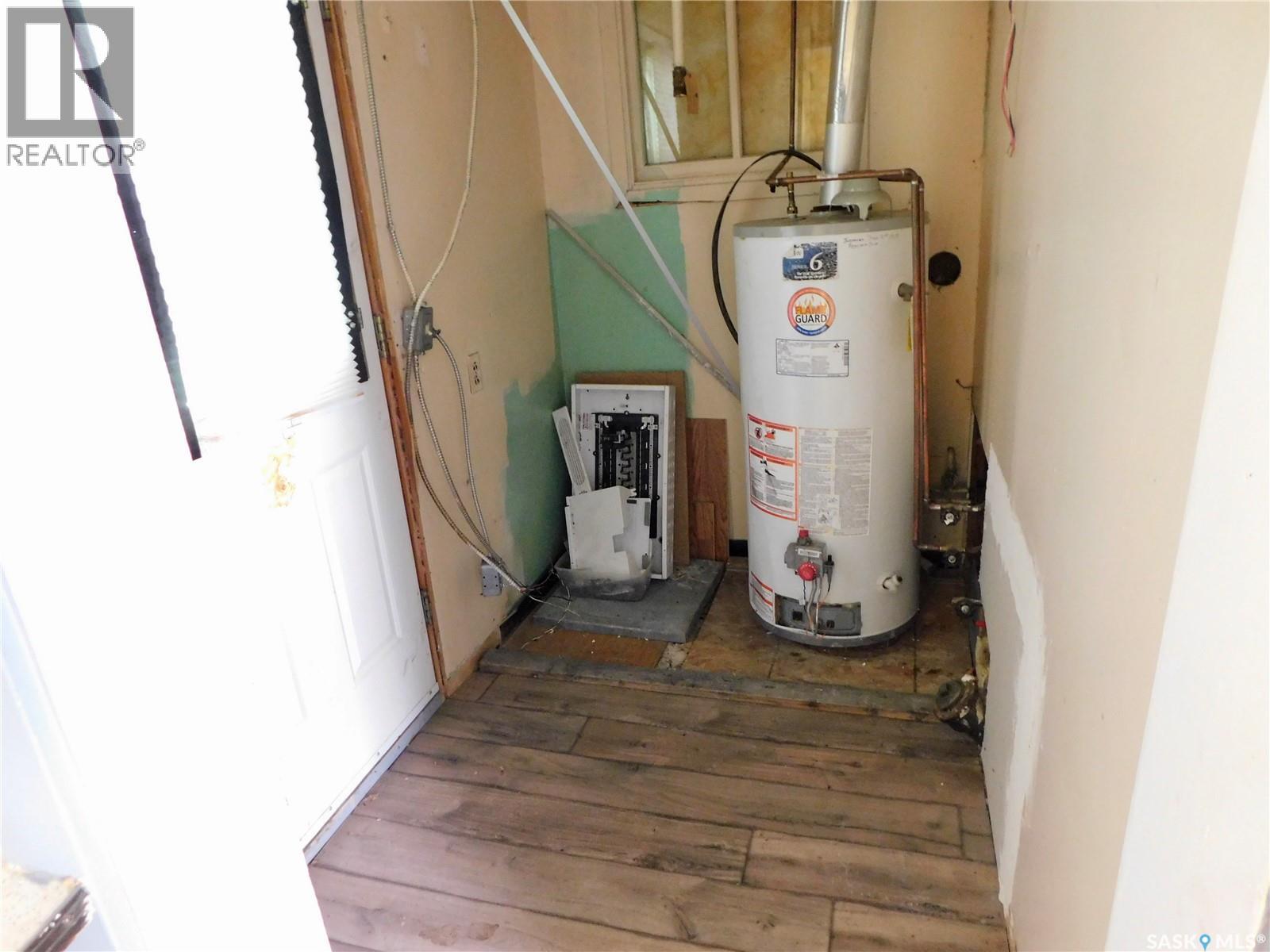 214 2nd Street E, Lafleche, Saskatchewan  S0H 3R0 - Photo 10 - SK995963