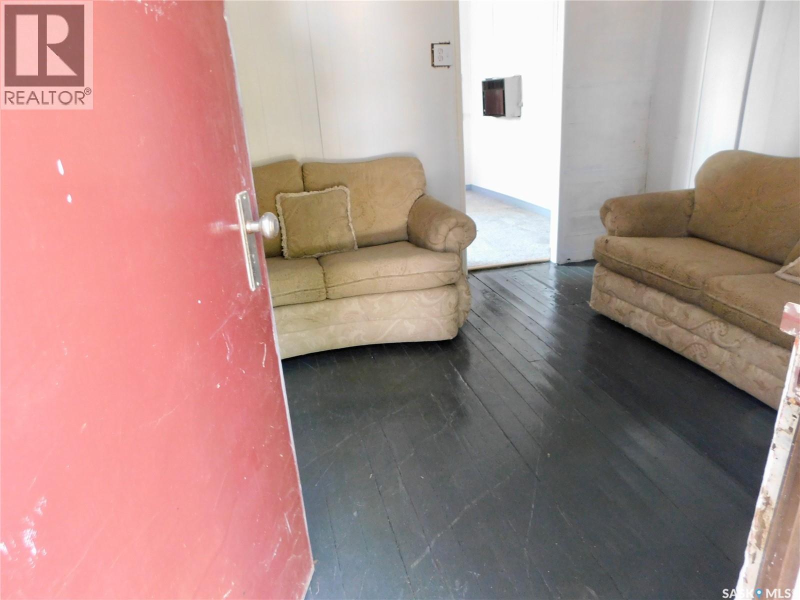 214 2nd Street E, Lafleche, Saskatchewan  S0H 3R0 - Photo 3 - SK995963