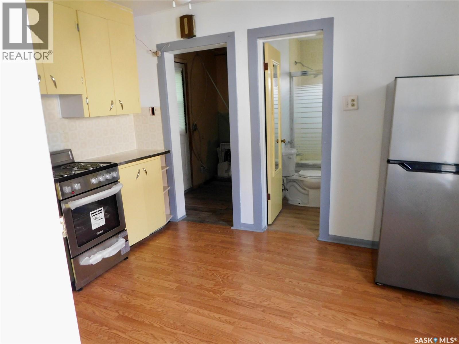 214 2nd Street E, Lafleche, Saskatchewan  S0H 3R0 - Photo 8 - SK995963