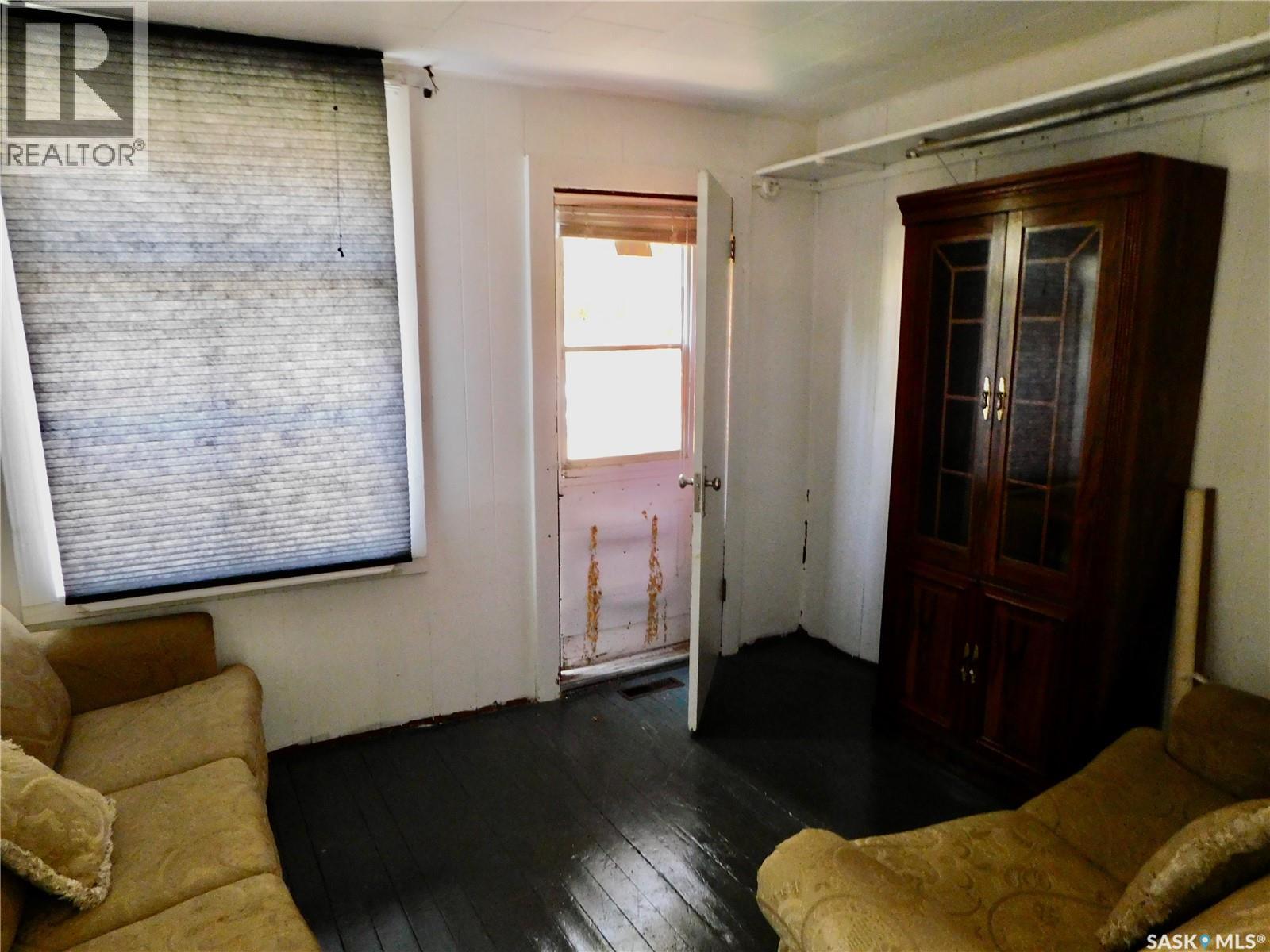 214 2nd Street E, Lafleche, Saskatchewan  S0H 3R0 - Photo 4 - SK995963