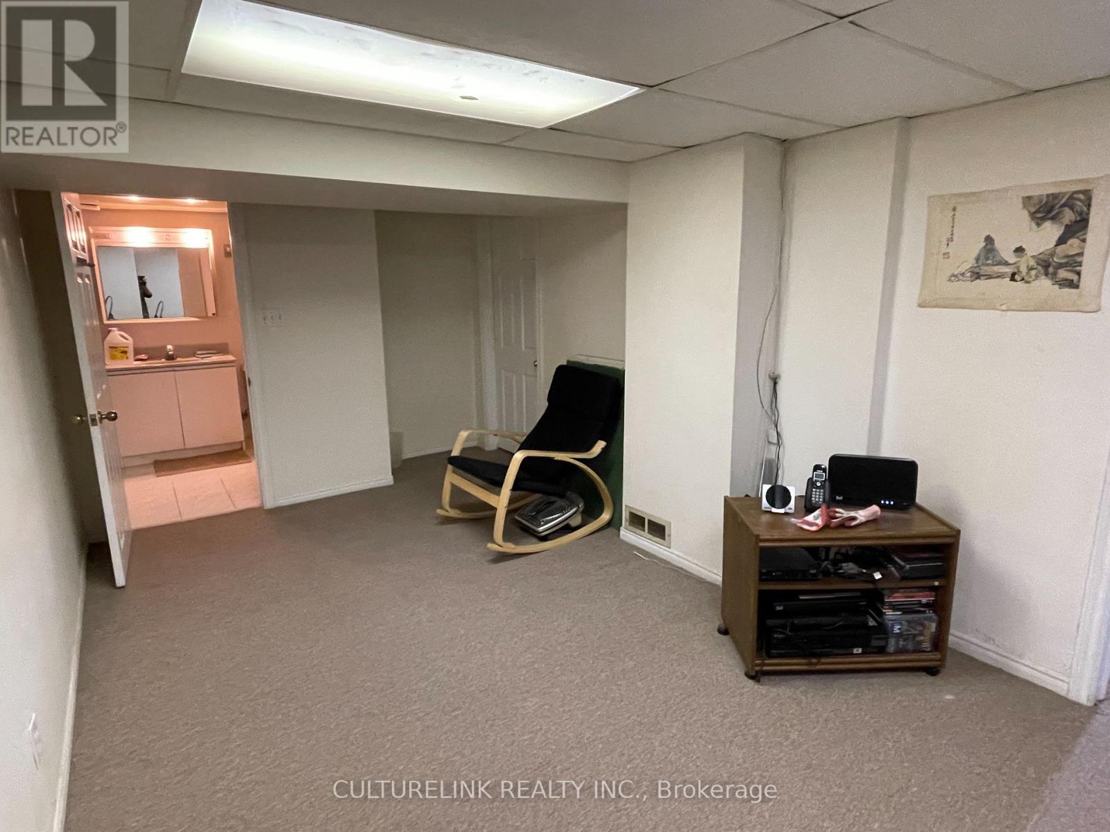 7 Millgate Crescent, Toronto, Ontario  M2K 1L5 - Photo 3 - C12648840