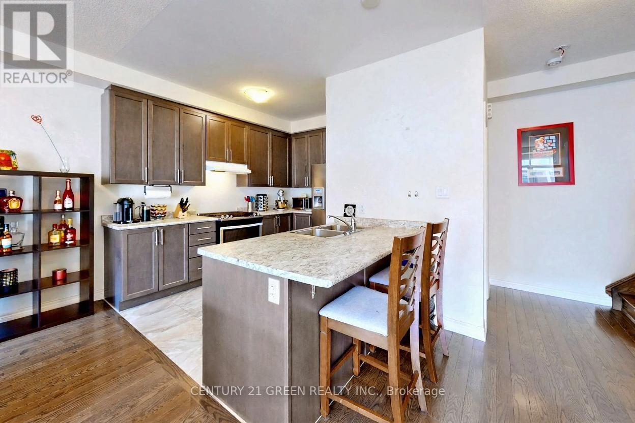 17 Haymarket Drive, Brampton, Ontario  L7A 5C3 - Photo 5 - W12648816