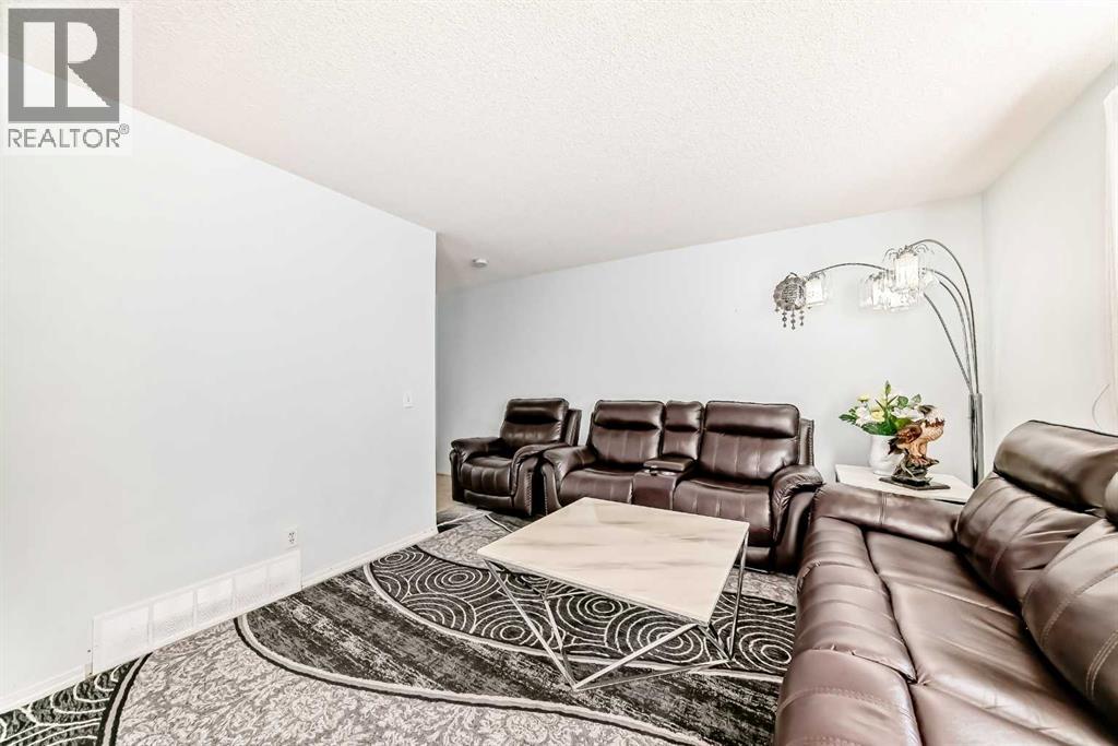 115 Saddlebrook Point Ne, Calgary, Alberta  T3J 0K3 - Photo 14 - A2258442