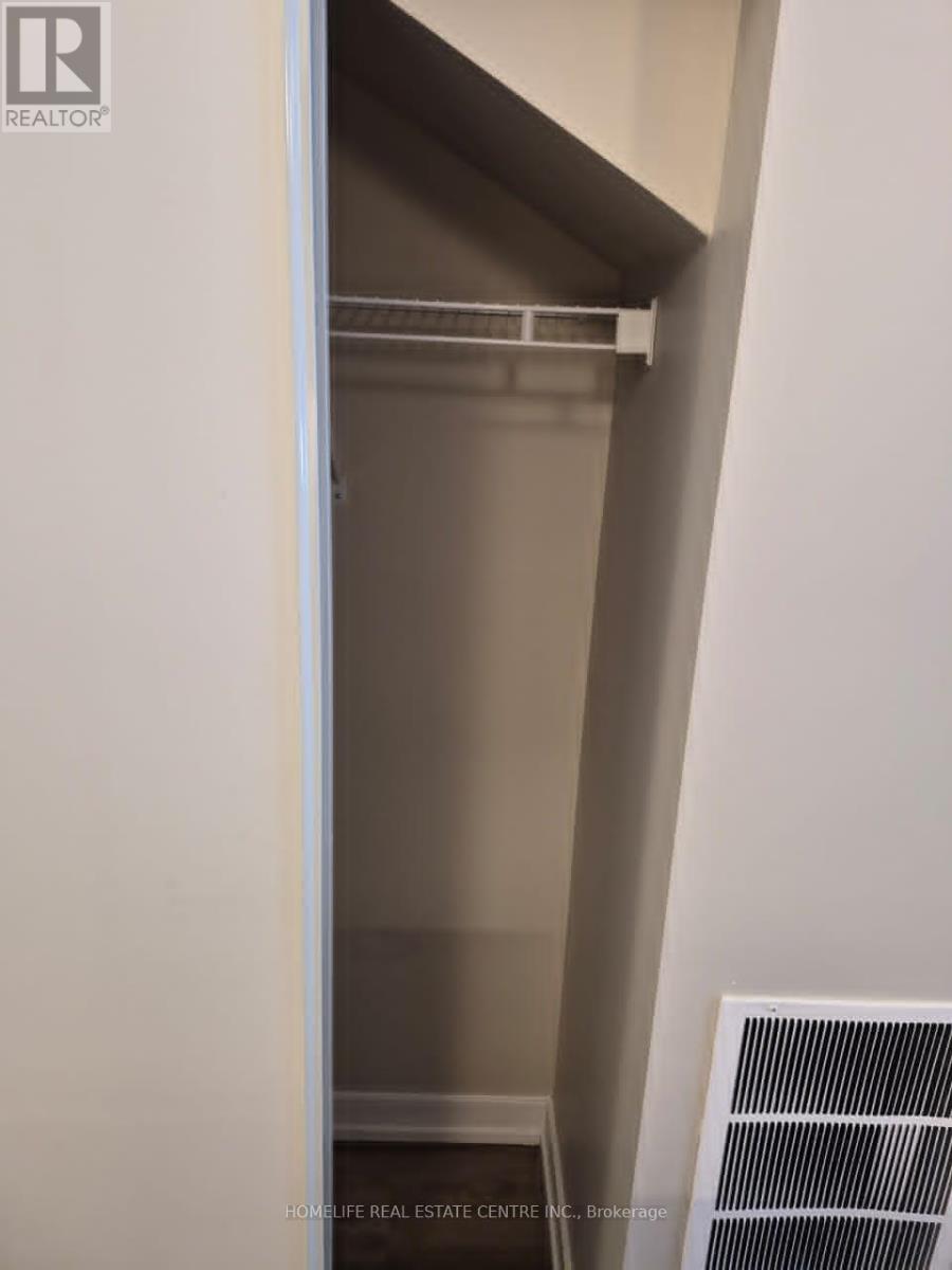 G2 - 20 Palace Street, Kitchener, Ontario  N2E 0J3 - Photo 3 - X12648842