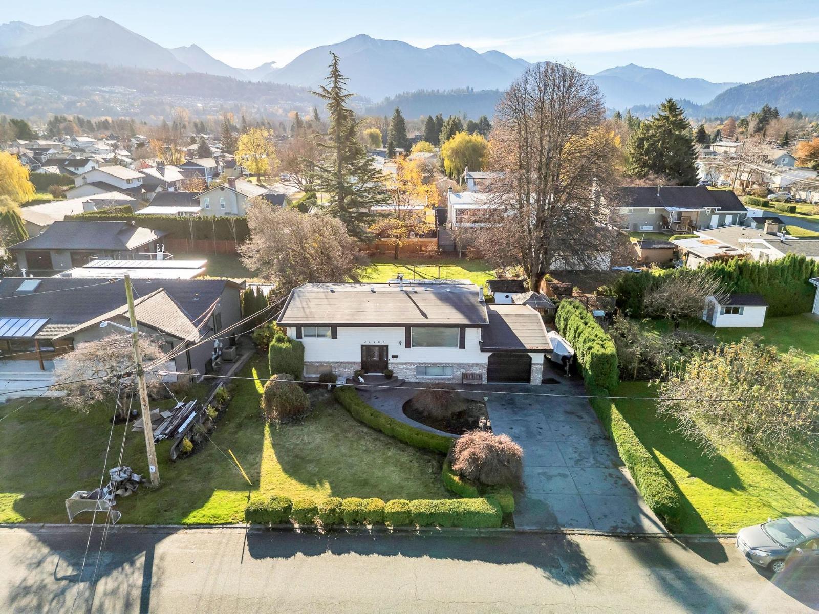 46102 Griffin Drive, Sardis East Vedder, Chilliwack, British Columbia  V2R 4C7 - Photo 2 - R3068749