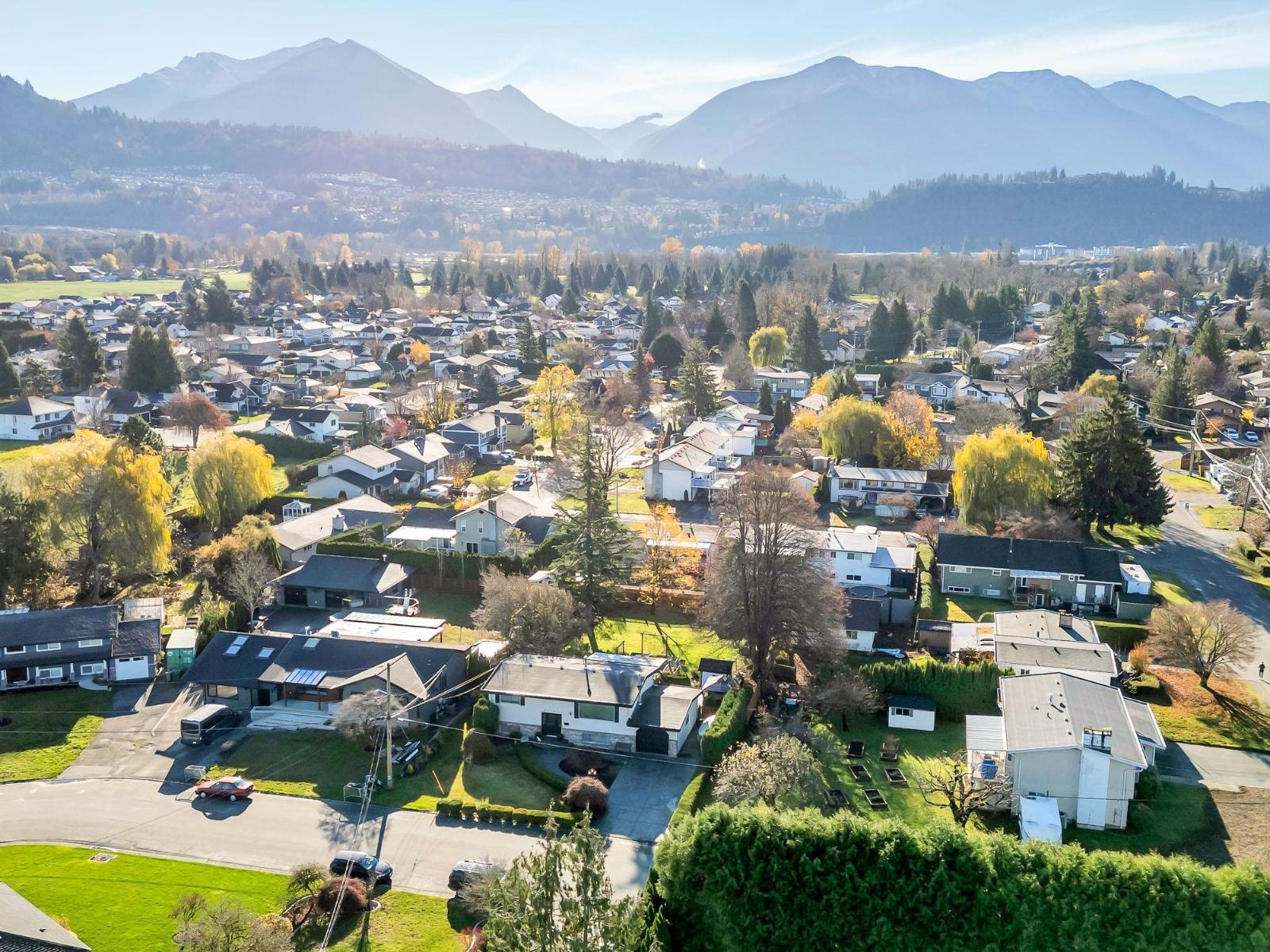 46102 Griffin Drive, Sardis East Vedder, Chilliwack, British Columbia  V2R 4C7 - Photo 3 - R3068749