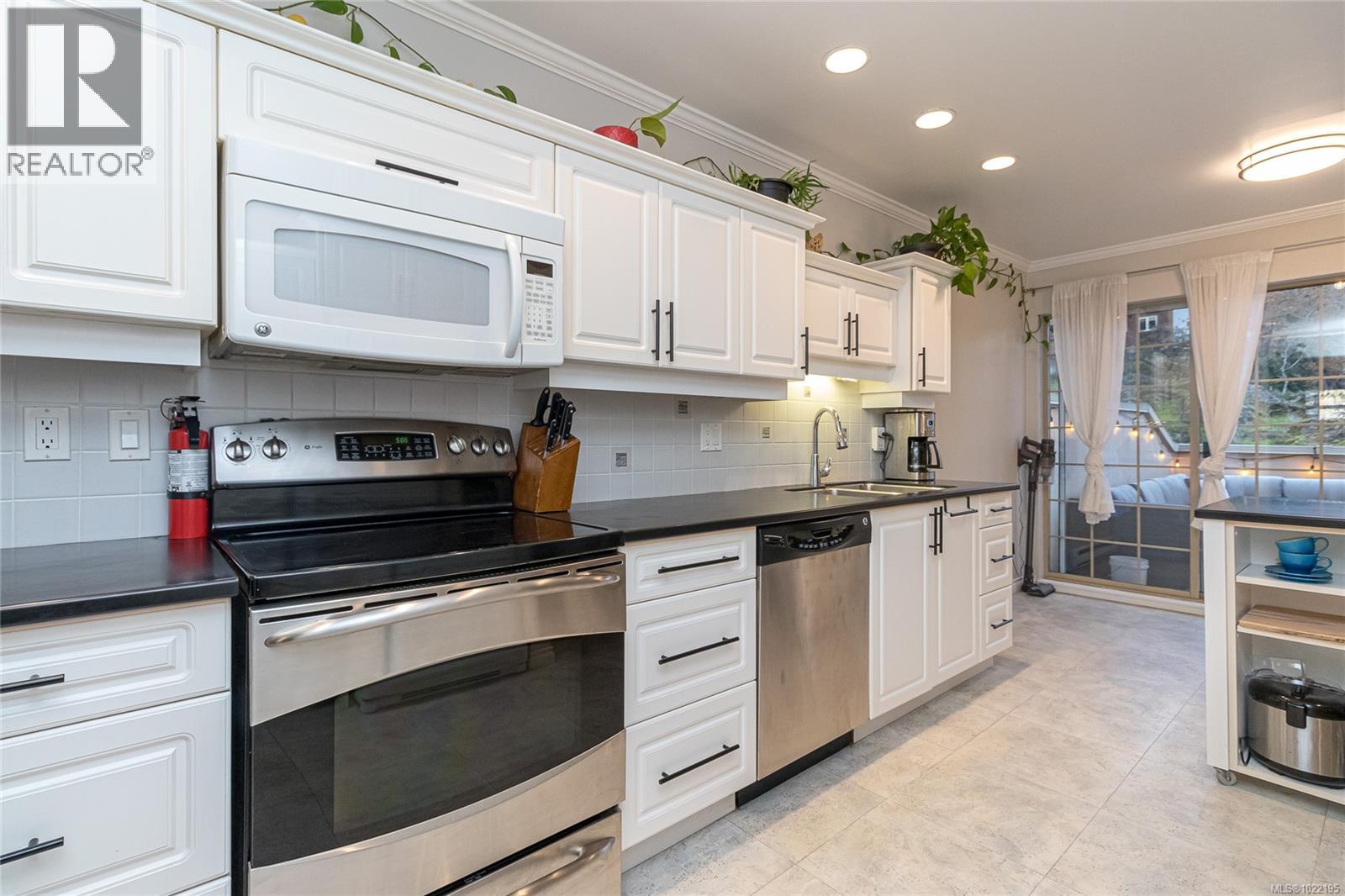 33 909 Admirals Rd, Esquimalt, British Columbia  V9A 2P1 - Photo 14 - 1022195