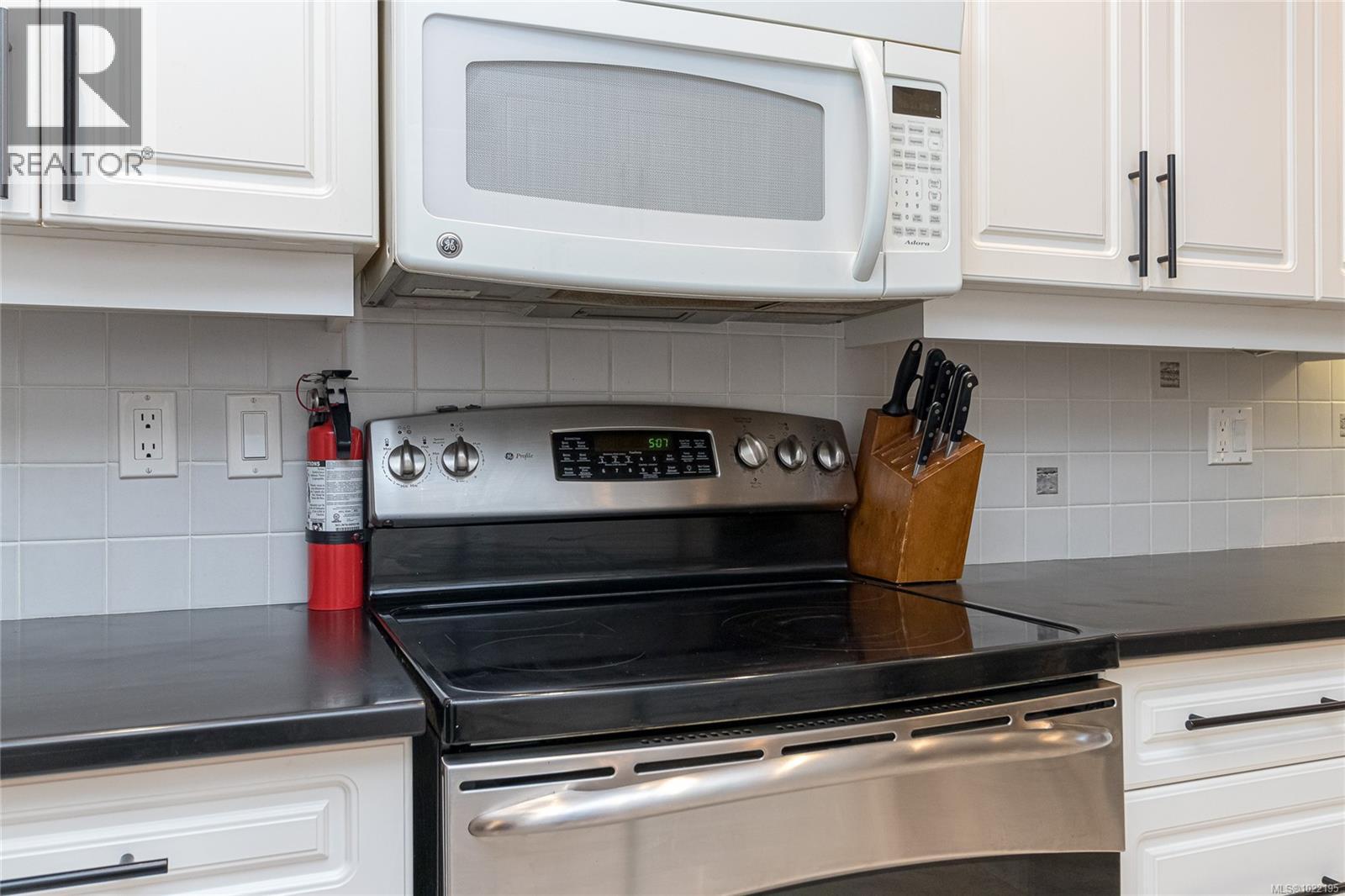 33 909 Admirals Rd, Esquimalt, British Columbia  V9A 2P1 - Photo 15 - 1022195