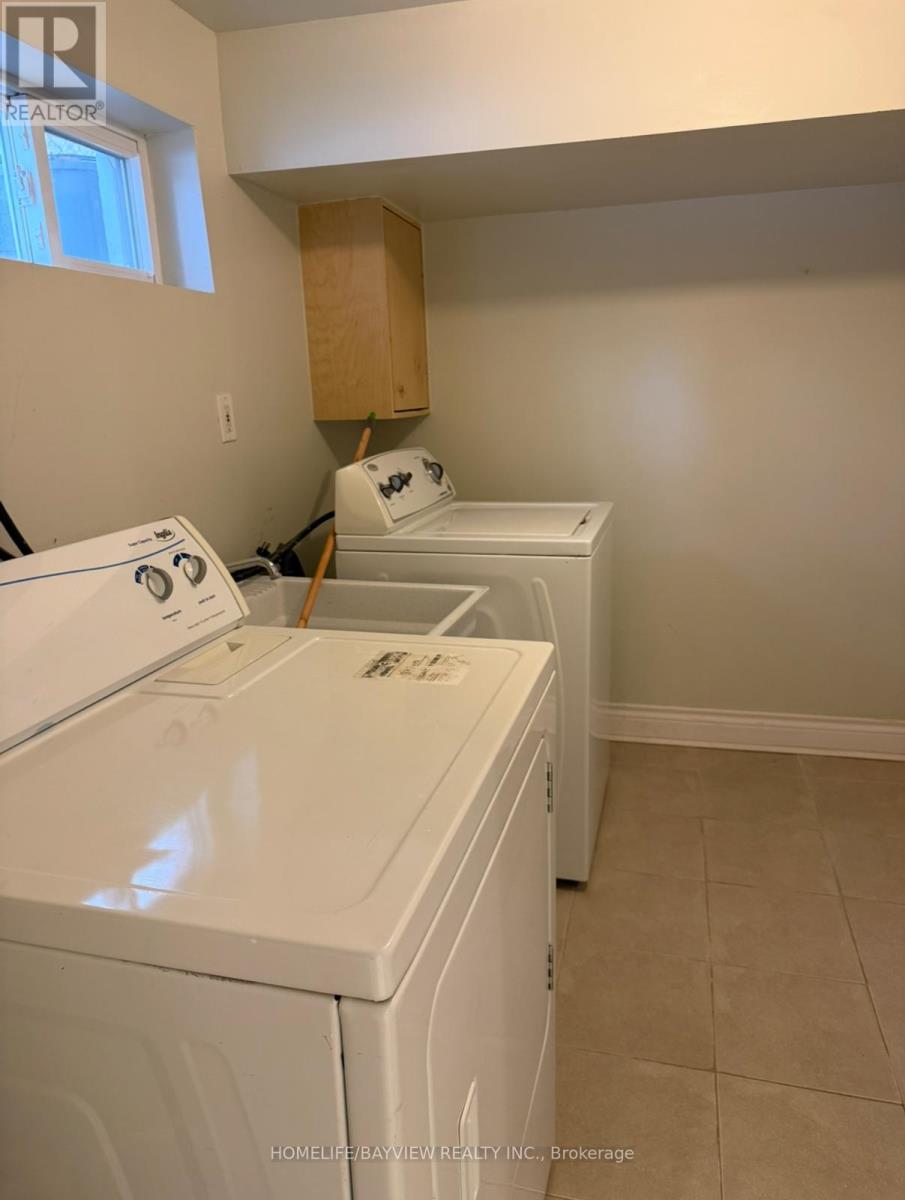 44 Richardson Drive, Aurora, Ontario  L4G 1Z1 - Photo 6 - N12579798