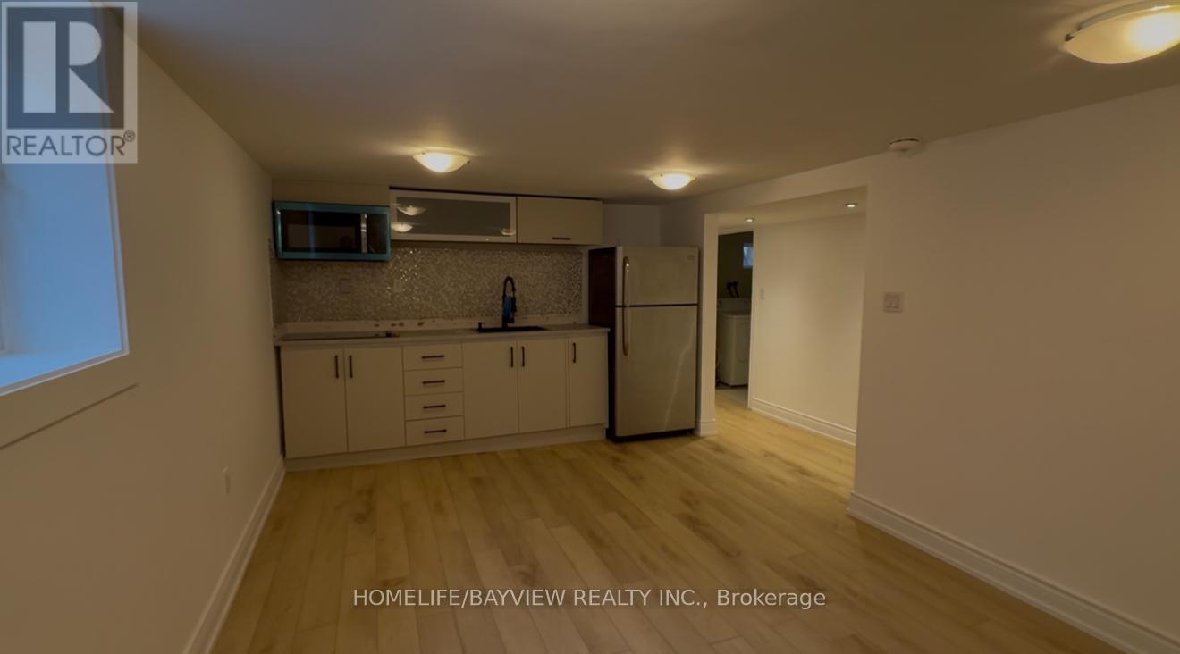 44 Richardson Drive, Aurora, Ontario  L4G 1Z1 - Photo 2 - N12579798