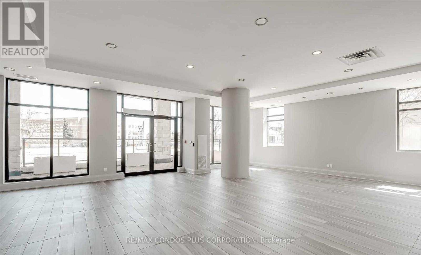 512 - 150 Oak Park Boulevard, Oakville, Ontario  L6H 3P2 - Photo 18 - W12648858