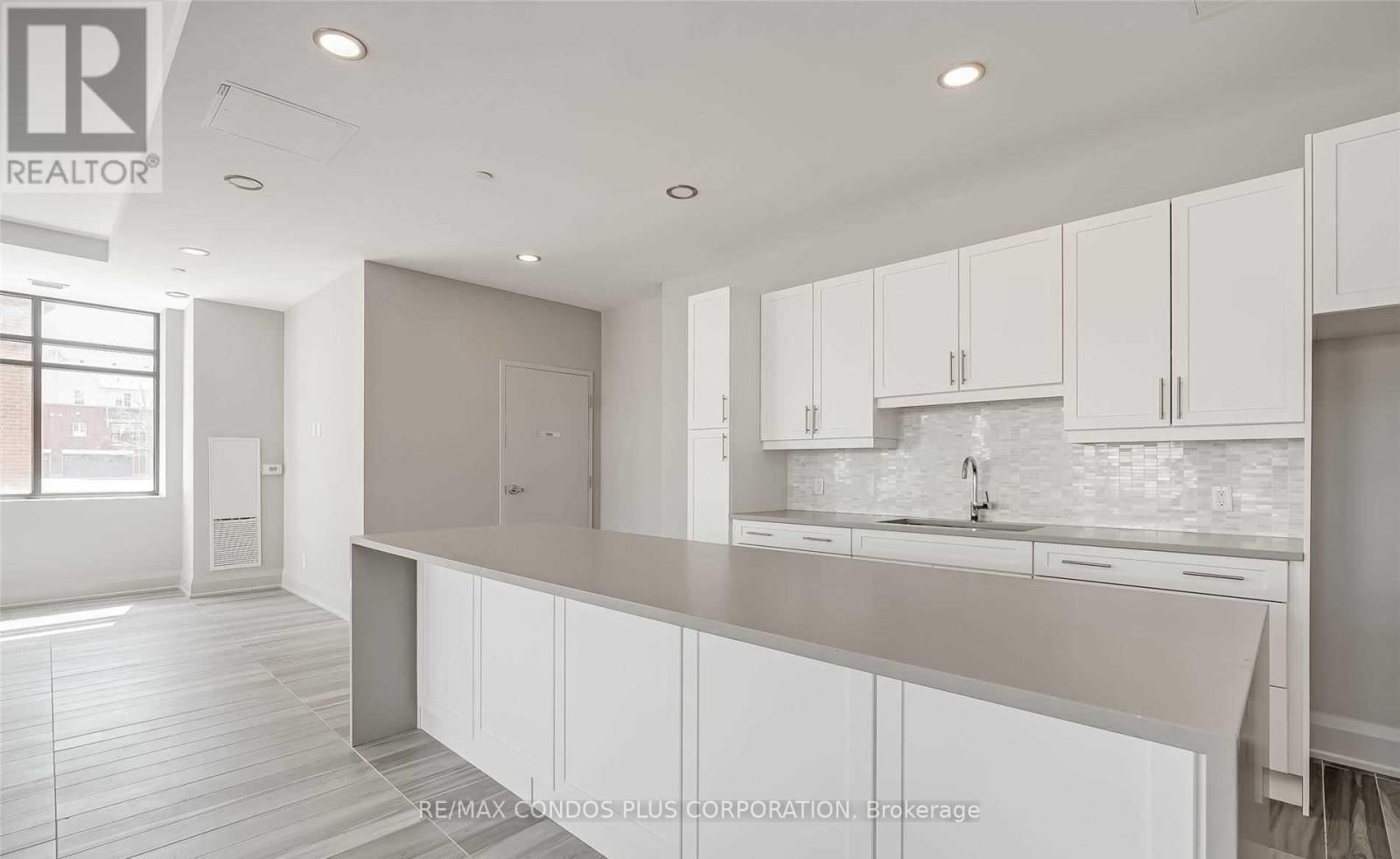 512 - 150 Oak Park Boulevard, Oakville, Ontario  L6H 3P2 - Photo 19 - W12648858