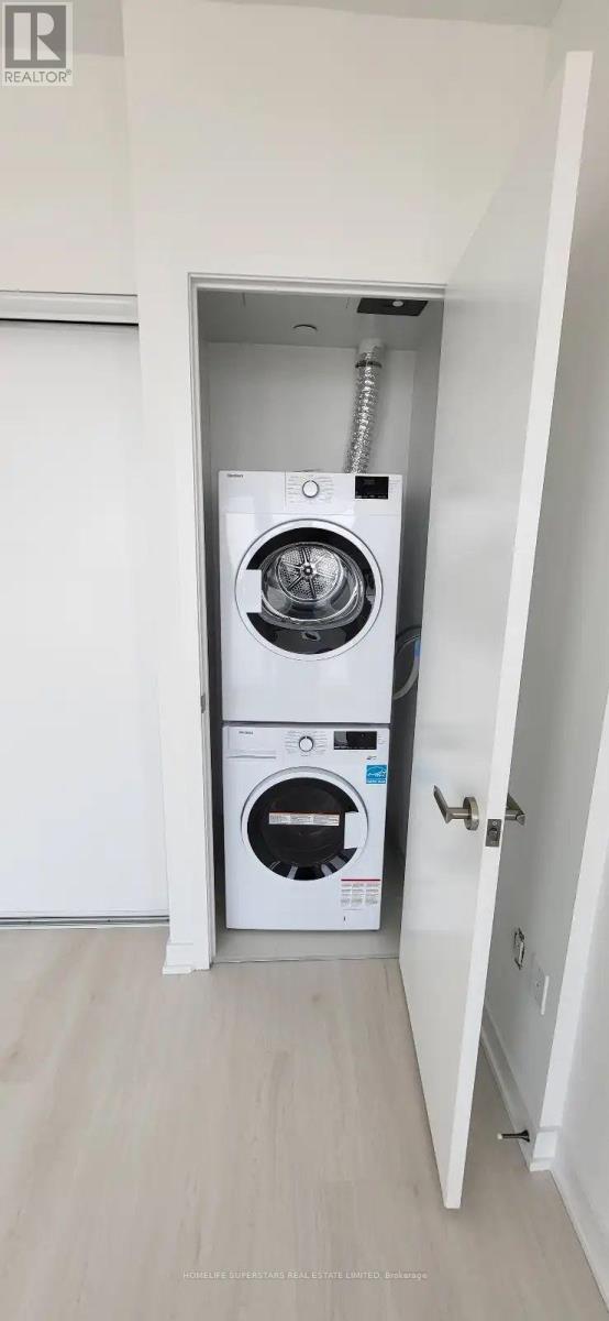 1912 - 448 Burnhamthorpe Road W, Mississauga, Ontario  L5B 0M3 - Photo 6 - W12648870