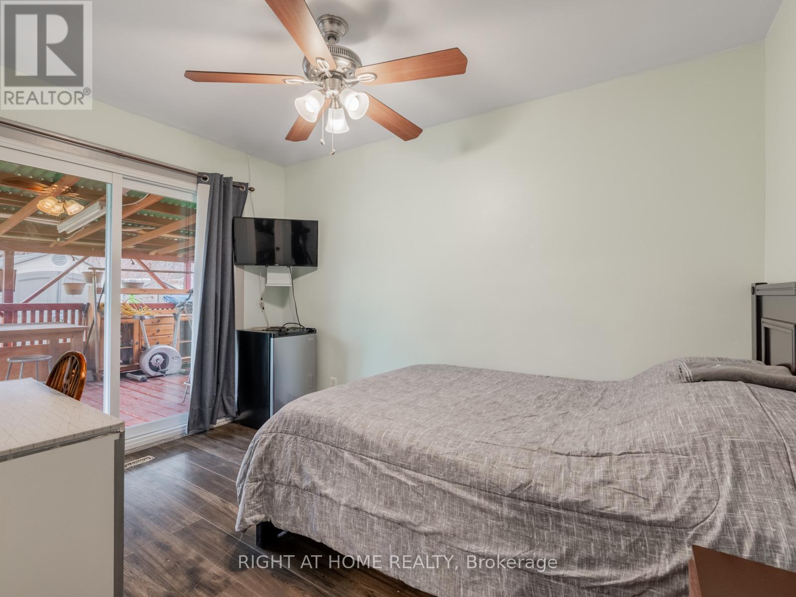 120 Redwater Drive, Toronto, Ontario  M9W 2A2 - Photo 13 - W12648872