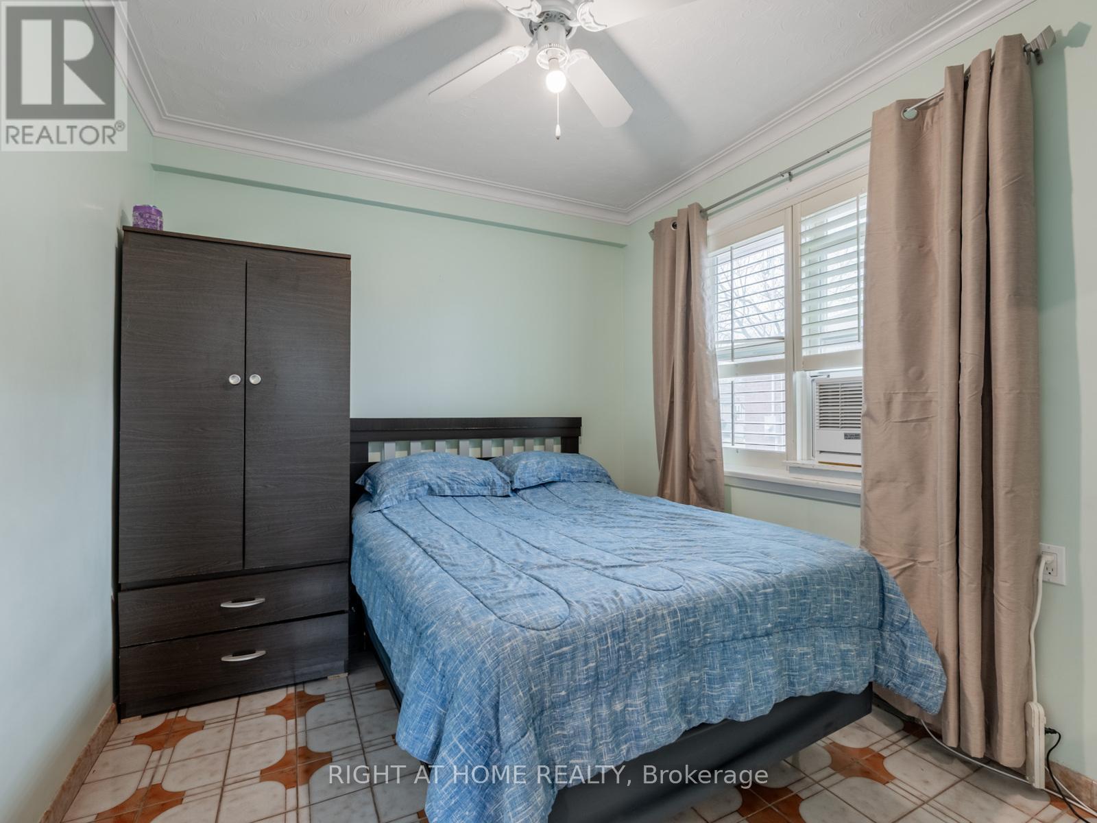 120 Redwater Drive, Toronto, Ontario  M9W 2A2 - Photo 16 - W12648872