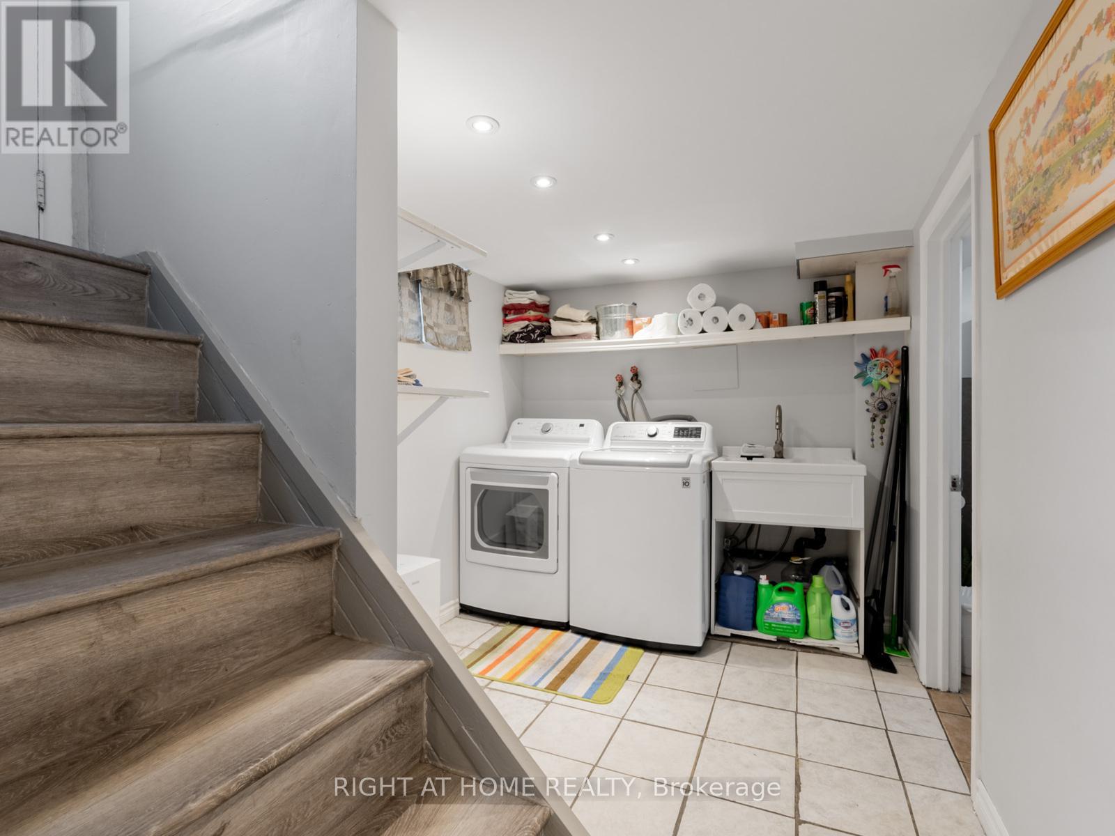 120 Redwater Drive, Toronto, Ontario  M9W 2A2 - Photo 18 - W12648872