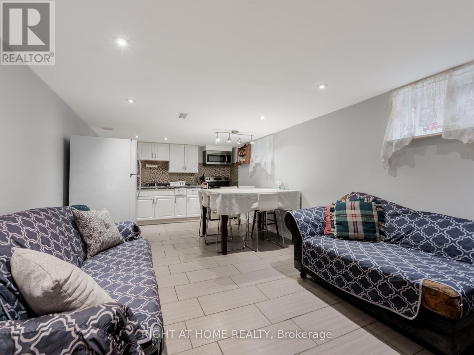 120 Redwater Drive, Toronto, Ontario  M9W 2A2 - Photo 21 - W12648872