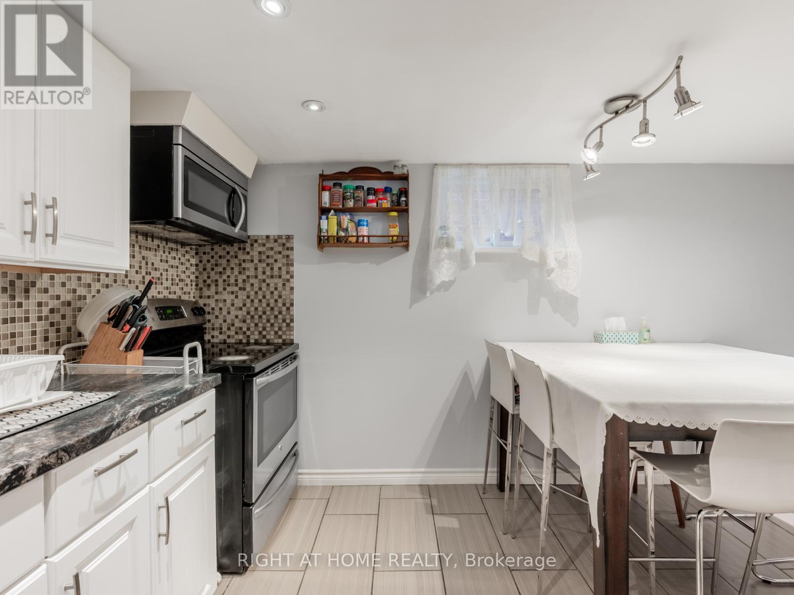 120 Redwater Drive, Toronto, Ontario  M9W 2A2 - Photo 23 - W12648872