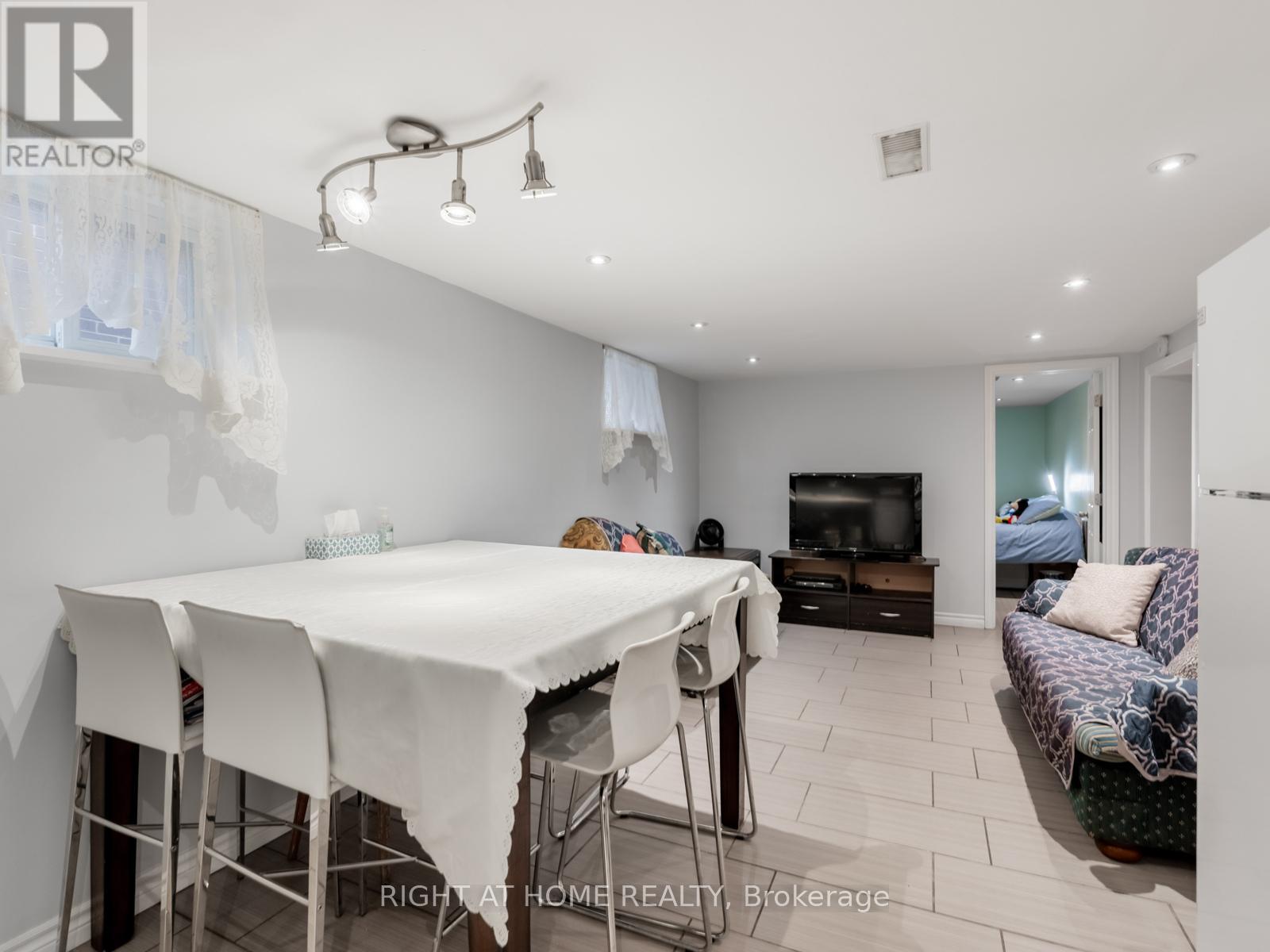 120 Redwater Drive, Toronto, Ontario  M9W 2A2 - Photo 24 - W12648872