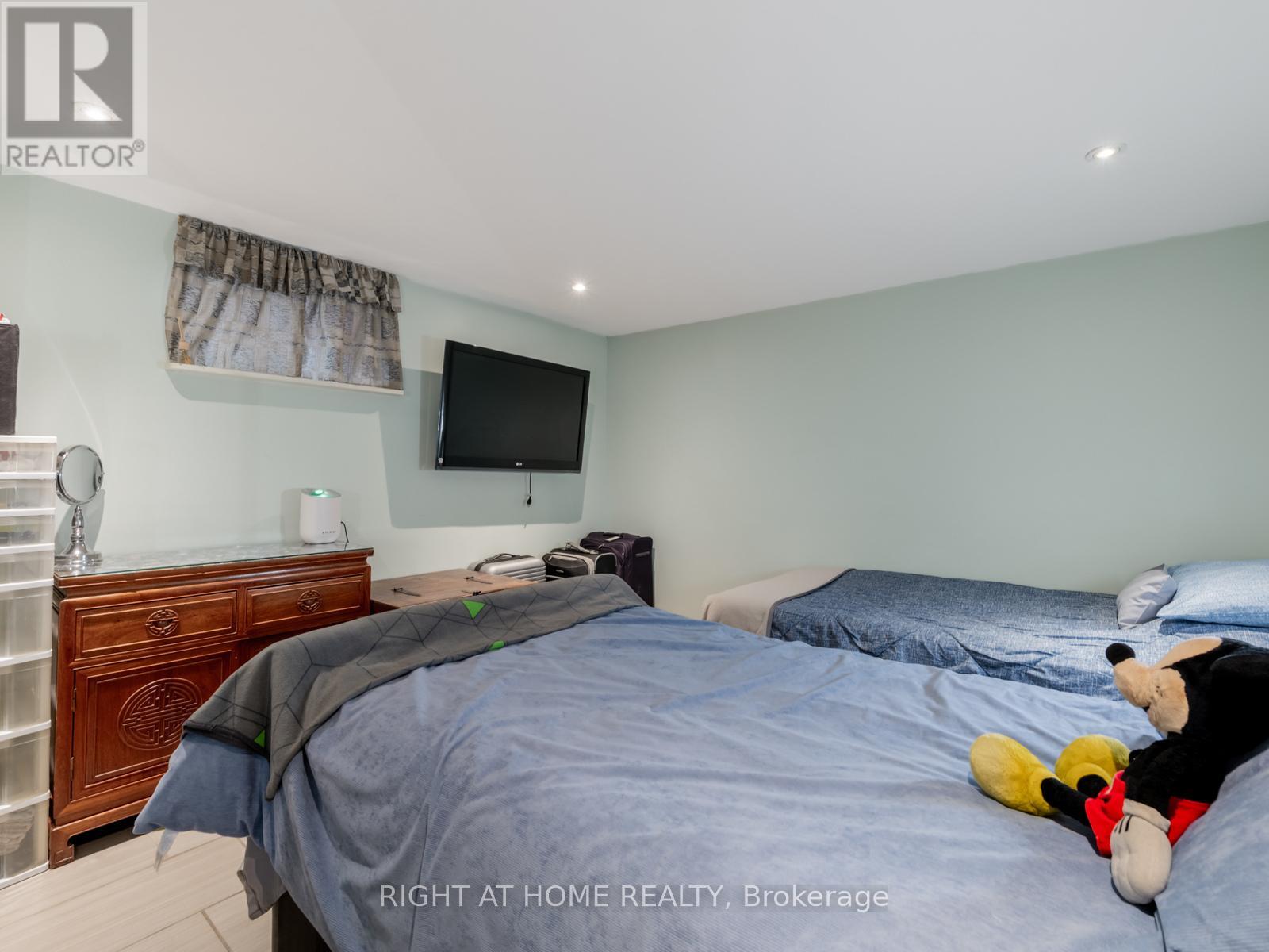 120 Redwater Drive, Toronto, Ontario  M9W 2A2 - Photo 26 - W12648872