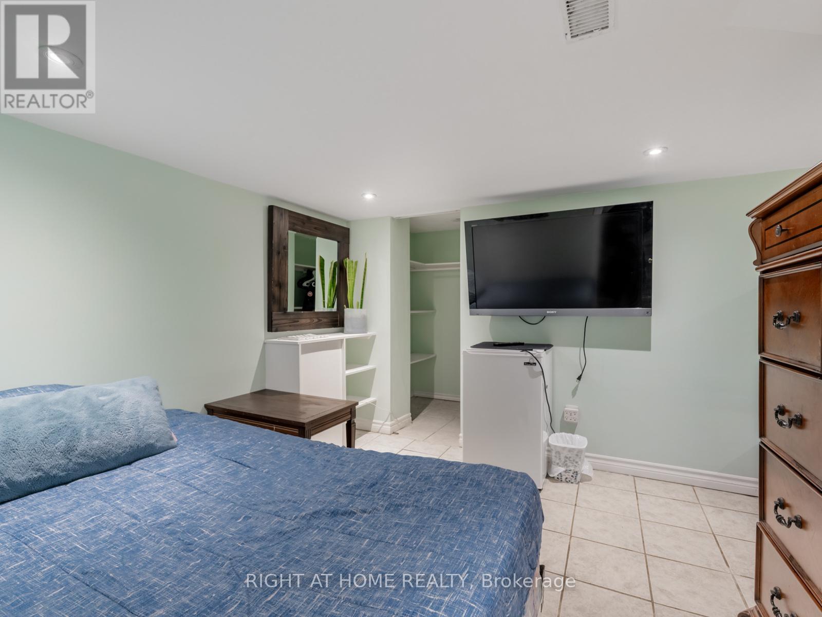 120 Redwater Drive, Toronto, Ontario  M9W 2A2 - Photo 29 - W12648872