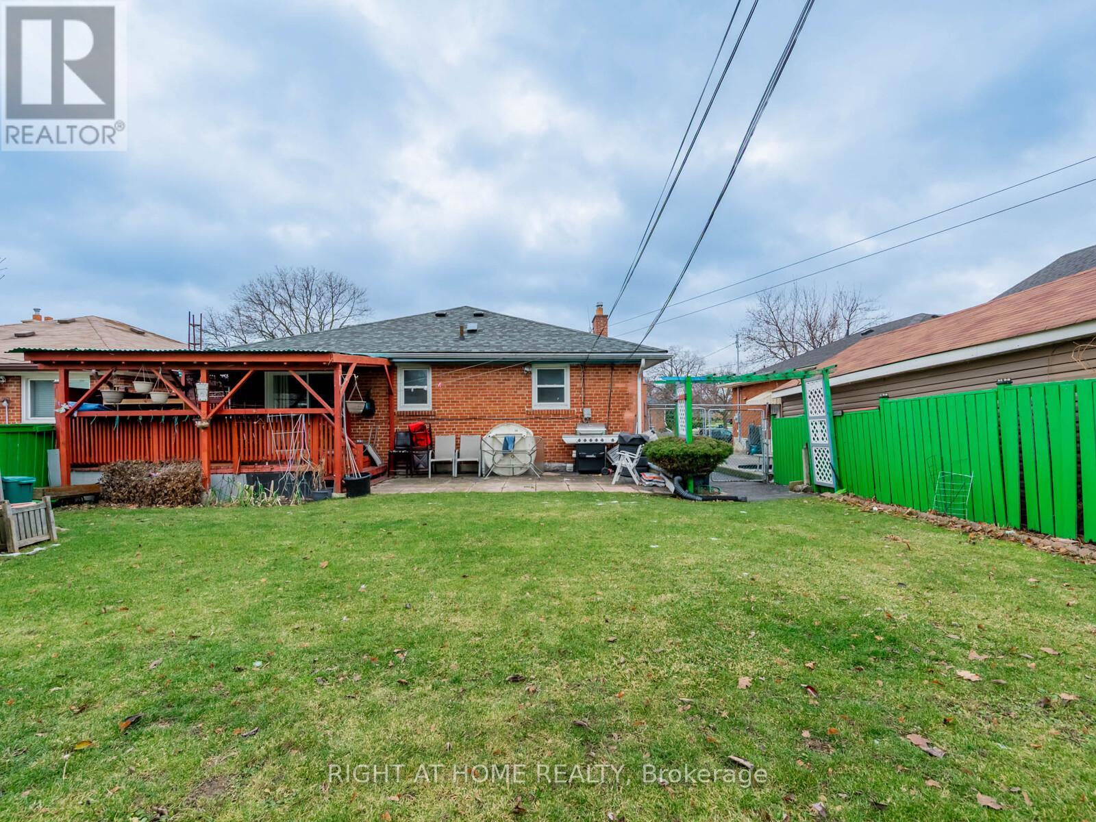 120 Redwater Drive, Toronto, Ontario  M9W 2A2 - Photo 35 - W12648872