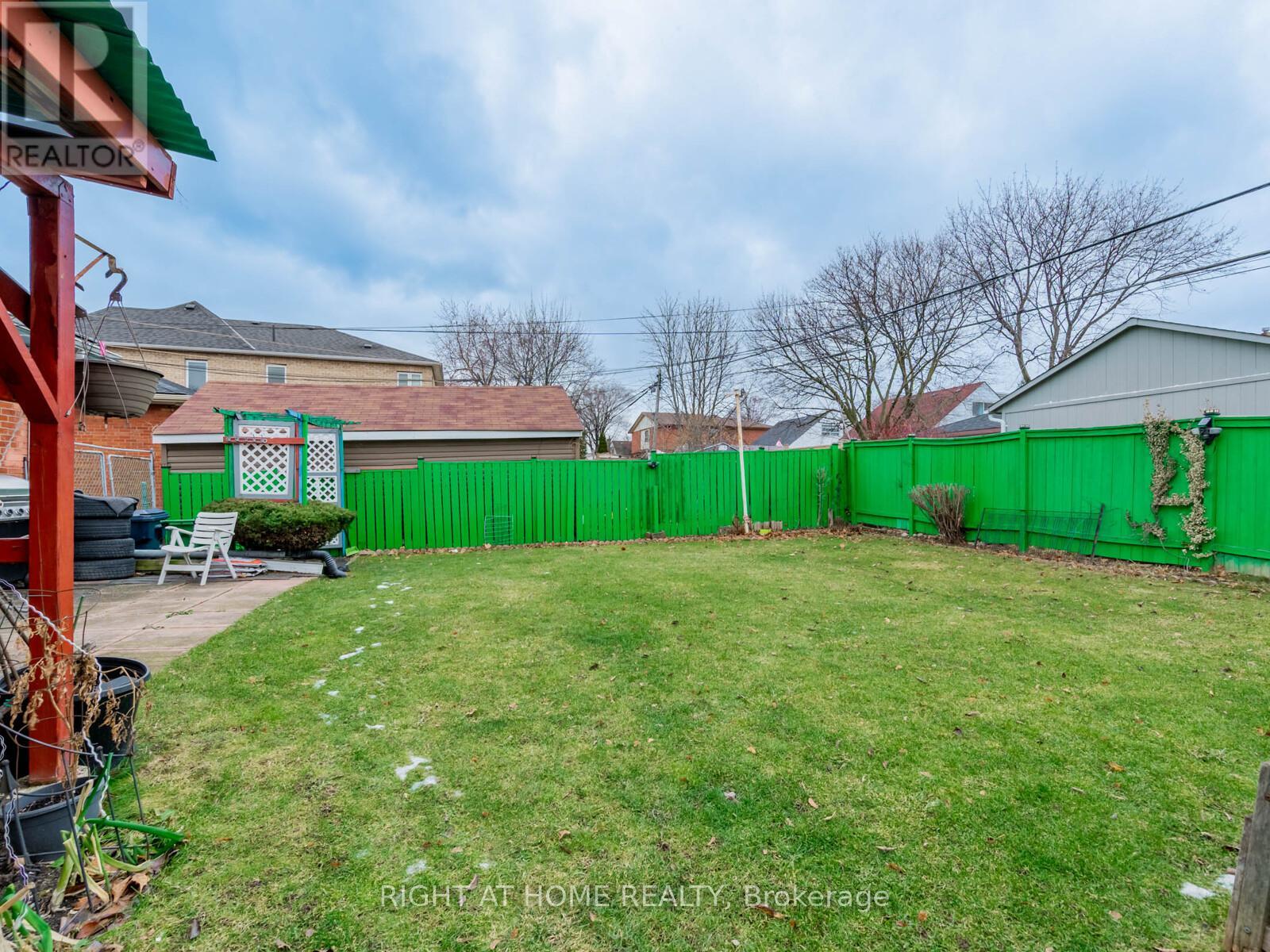 120 Redwater Drive, Toronto, Ontario  M9W 2A2 - Photo 36 - W12648872