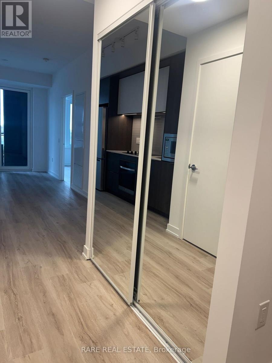 395 Sqare One Drive, Mississauga, Ontario  L5B 0P6 - Photo 3 - W12648874