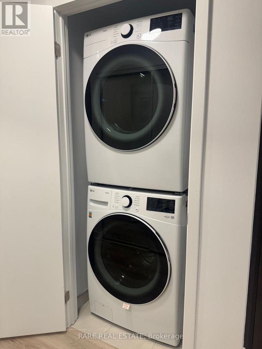 395 Sqare One Drive, Mississauga, Ontario  L5B 0P6 - Photo 7 - W12648874