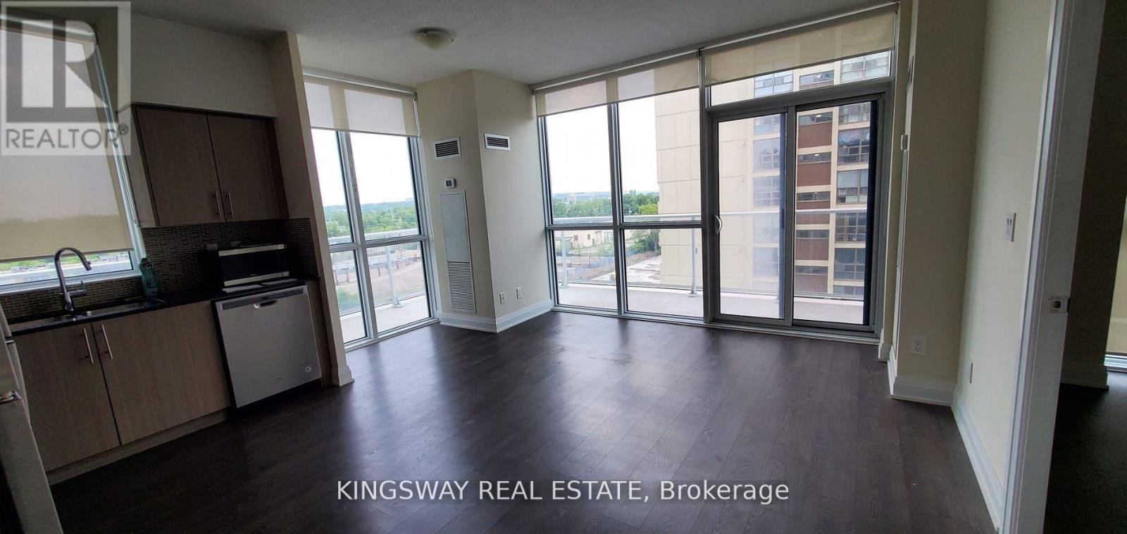 503 - 55 Speers Road, Oakville, Ontario  L6K 3V5 - Photo 4 - W12648876