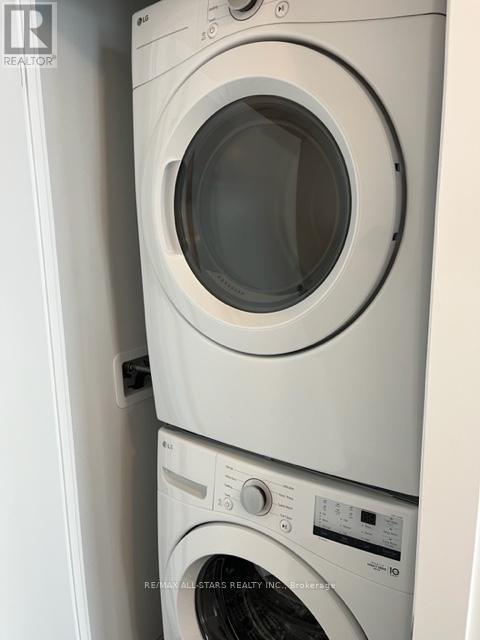 4004 - 430 Square One Drive W, Mississauga, Ontario  L5B 0L6 - Photo 8 - W12648878