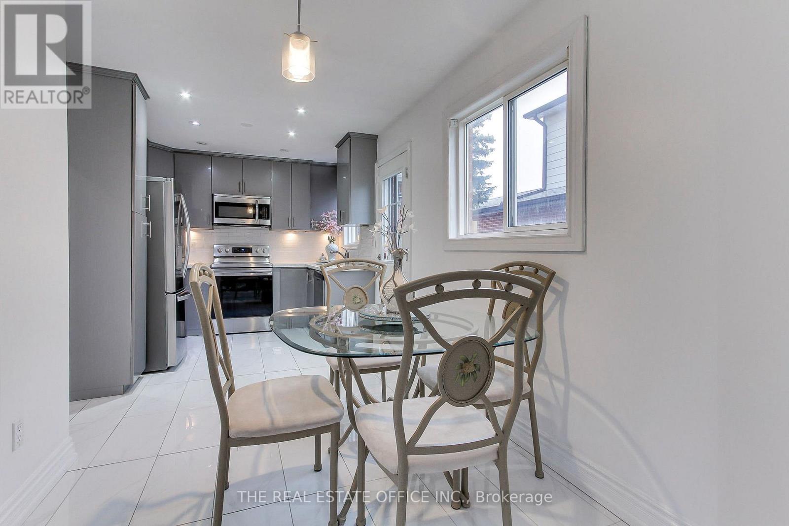 62 Radford Drive, Brampton, Ontario  L6V 2Y9 - Photo 12 - W12648880