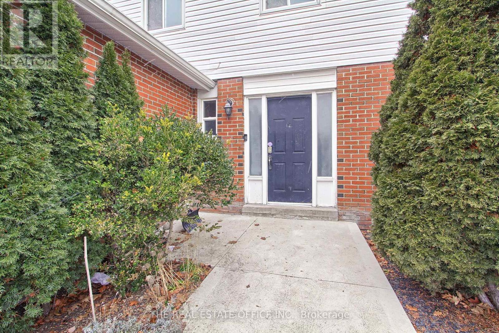 62 Radford Drive, Brampton, Ontario  L6V 2Y9 - Photo 4 - W12648880