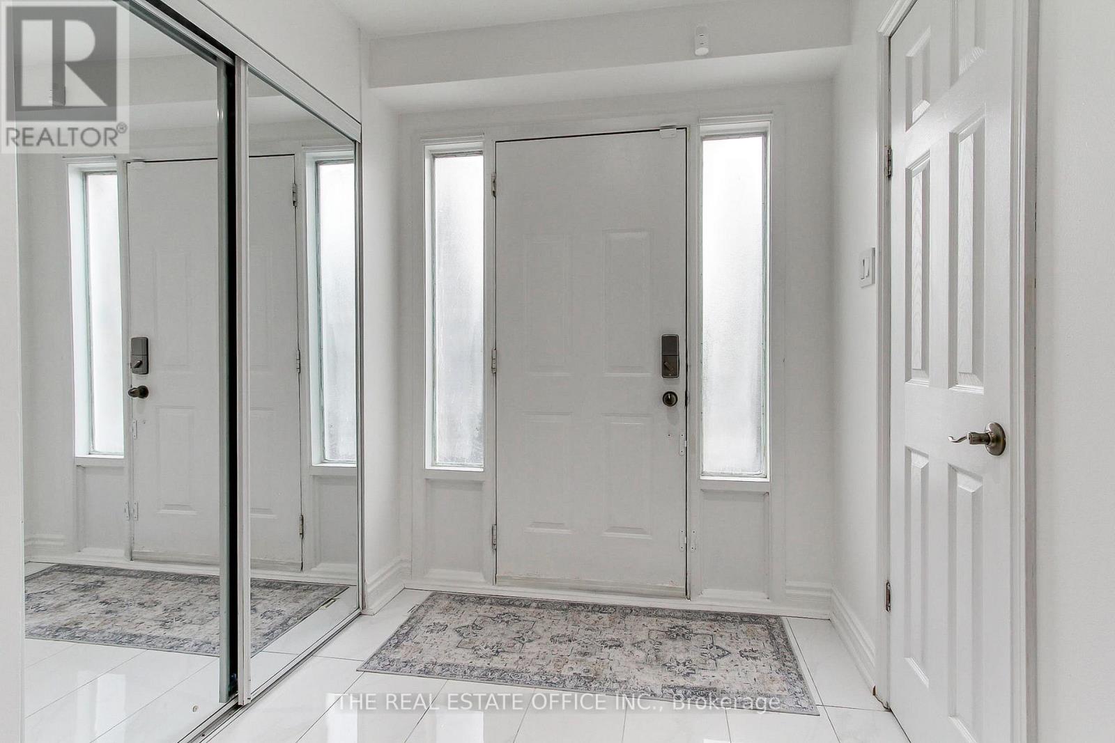 62 Radford Drive, Brampton, Ontario  L6V 2Y9 - Photo 5 - W12648880