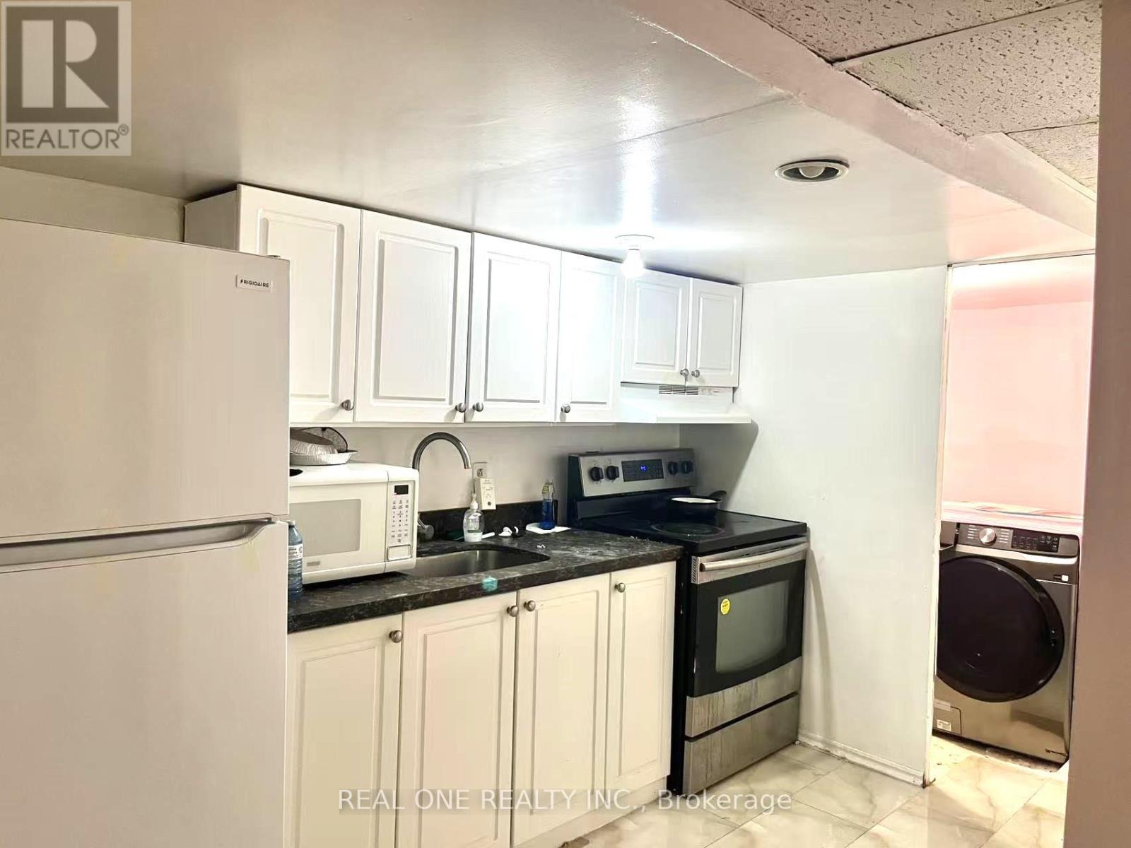 45 Dundalk Drive, Toronto, Ontario  M1P 4V1 - Photo 4 - E12648958