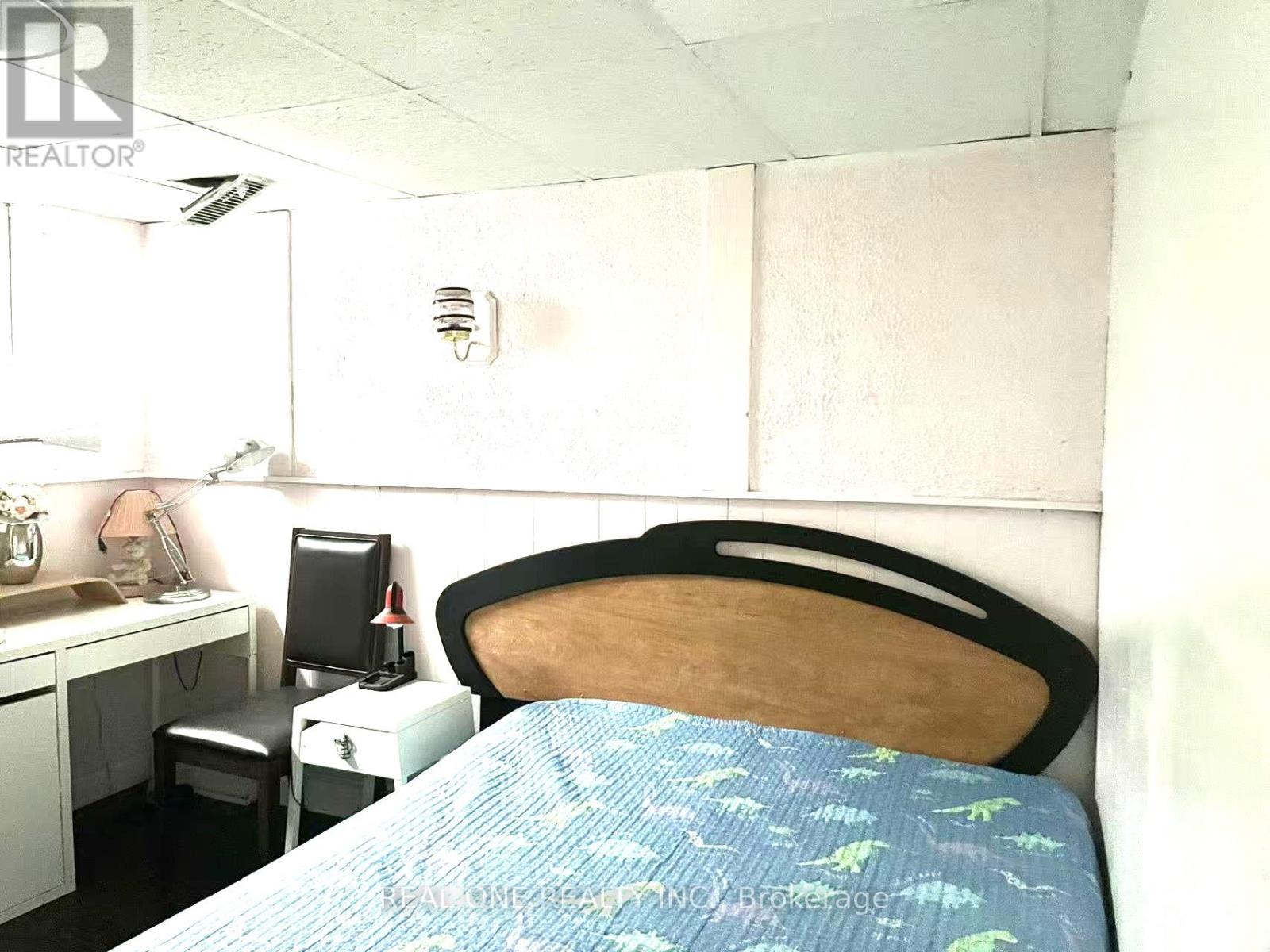 45 Dundalk Drive, Toronto, Ontario  M1P 4V1 - Photo 6 - E12648958