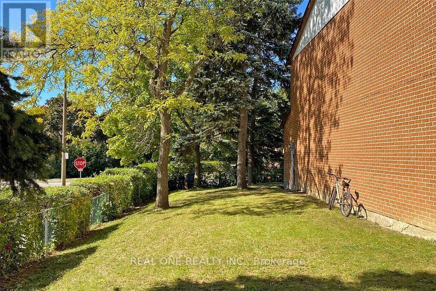 45 Dundalk Drive, Toronto, Ontario  M1P 4V1 - Photo 9 - E12648958