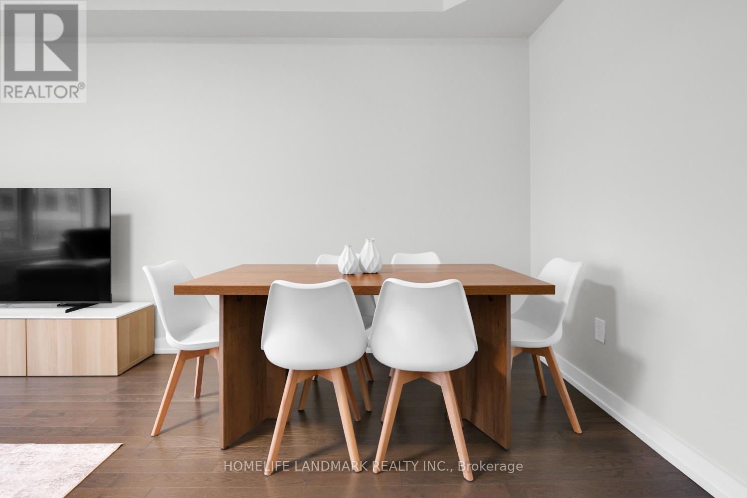 217 Salterton Circle, Vaughan, Ontario  L6A 4Z2 - Photo 5 - N12648946